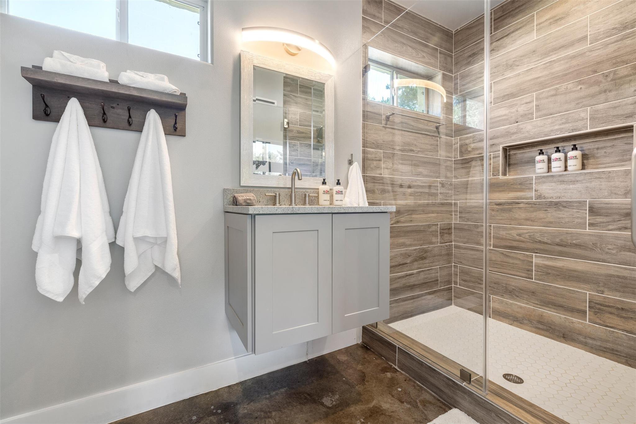 10501 Lake Park Dr, Dripping Springs, TX 78620