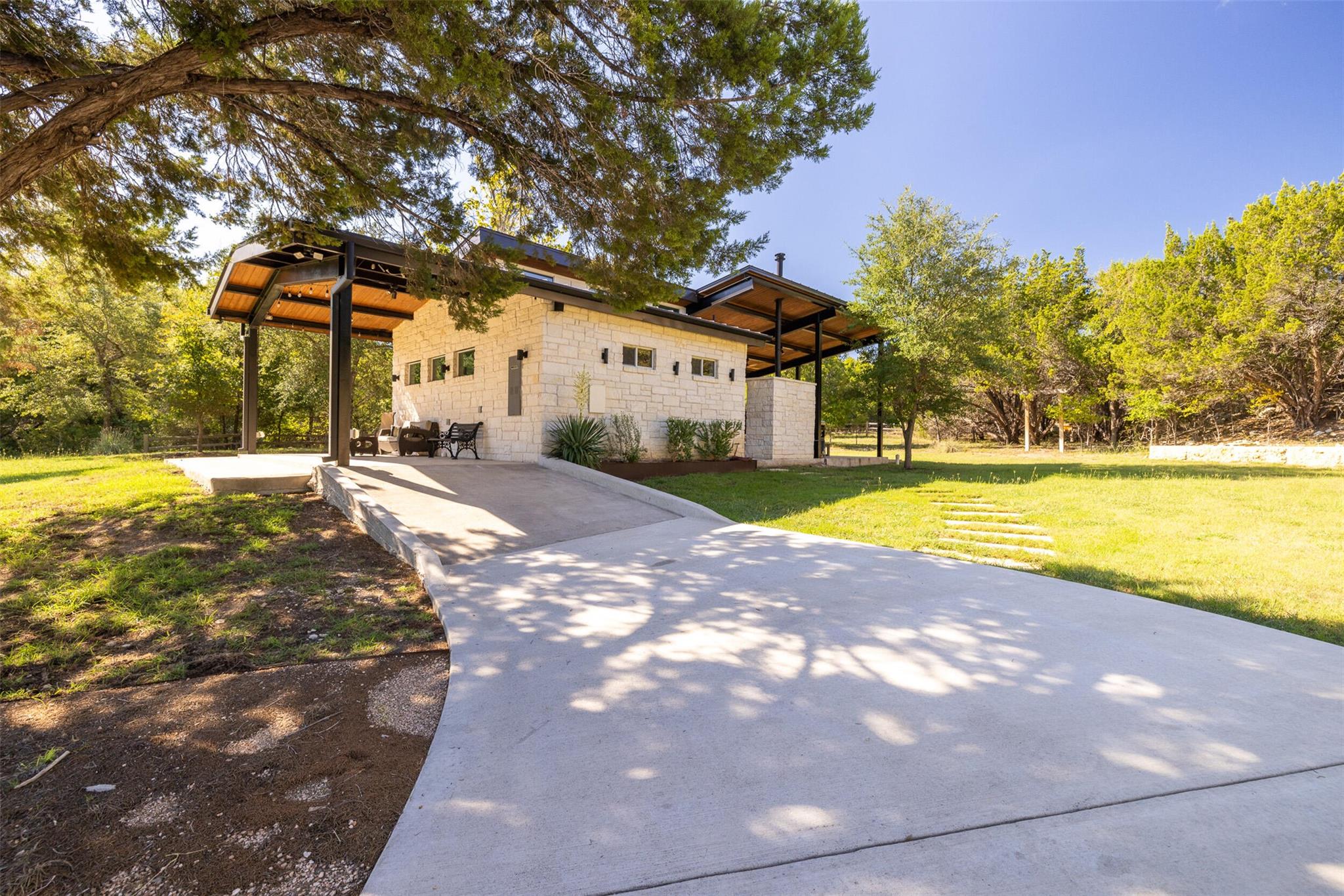 10501 Lake Park Dr, Dripping Springs, TX 78620