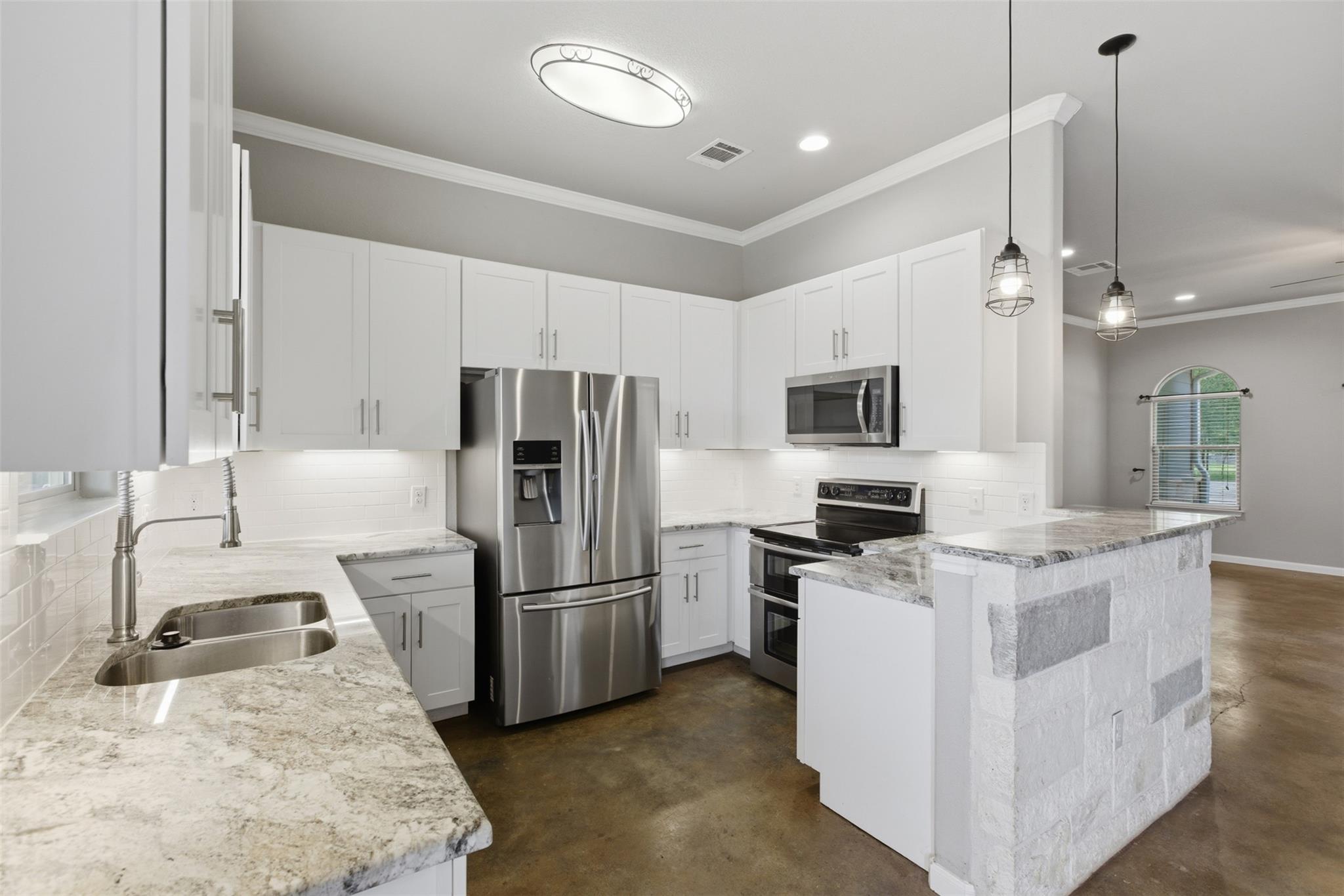 182 Waipahoehoe Dr, Bastrop, TX 78602