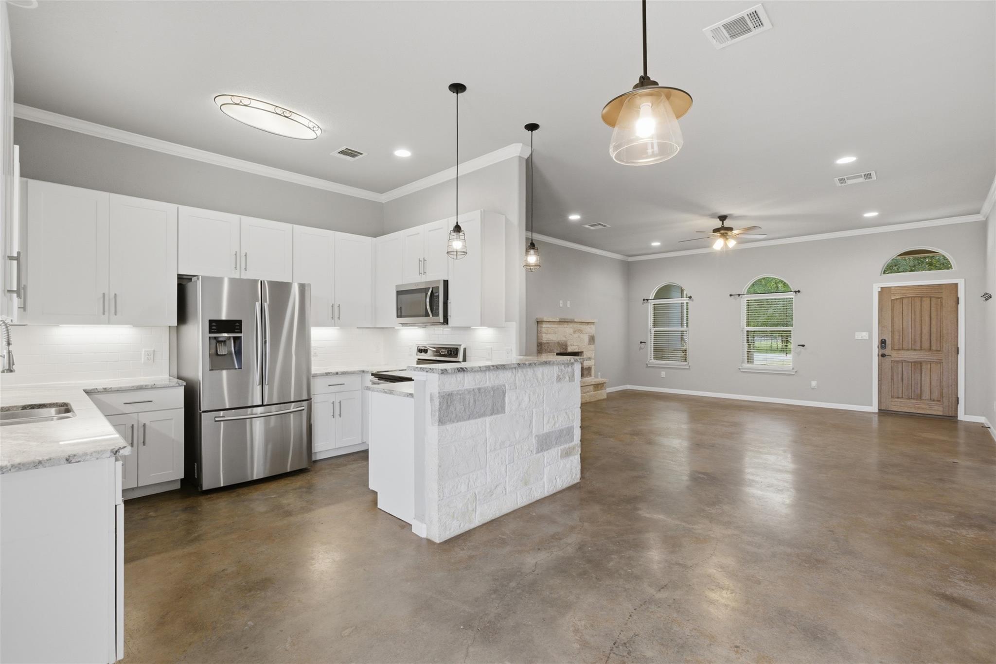 182 Waipahoehoe Dr, Bastrop, TX 78602