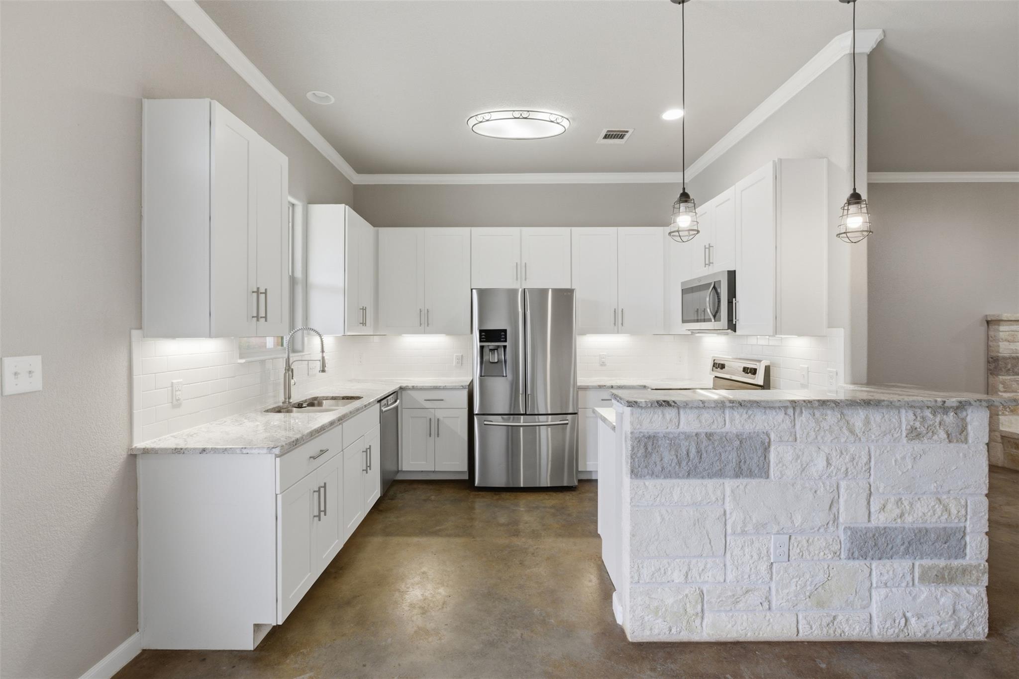 182 Waipahoehoe Dr, Bastrop, TX 78602