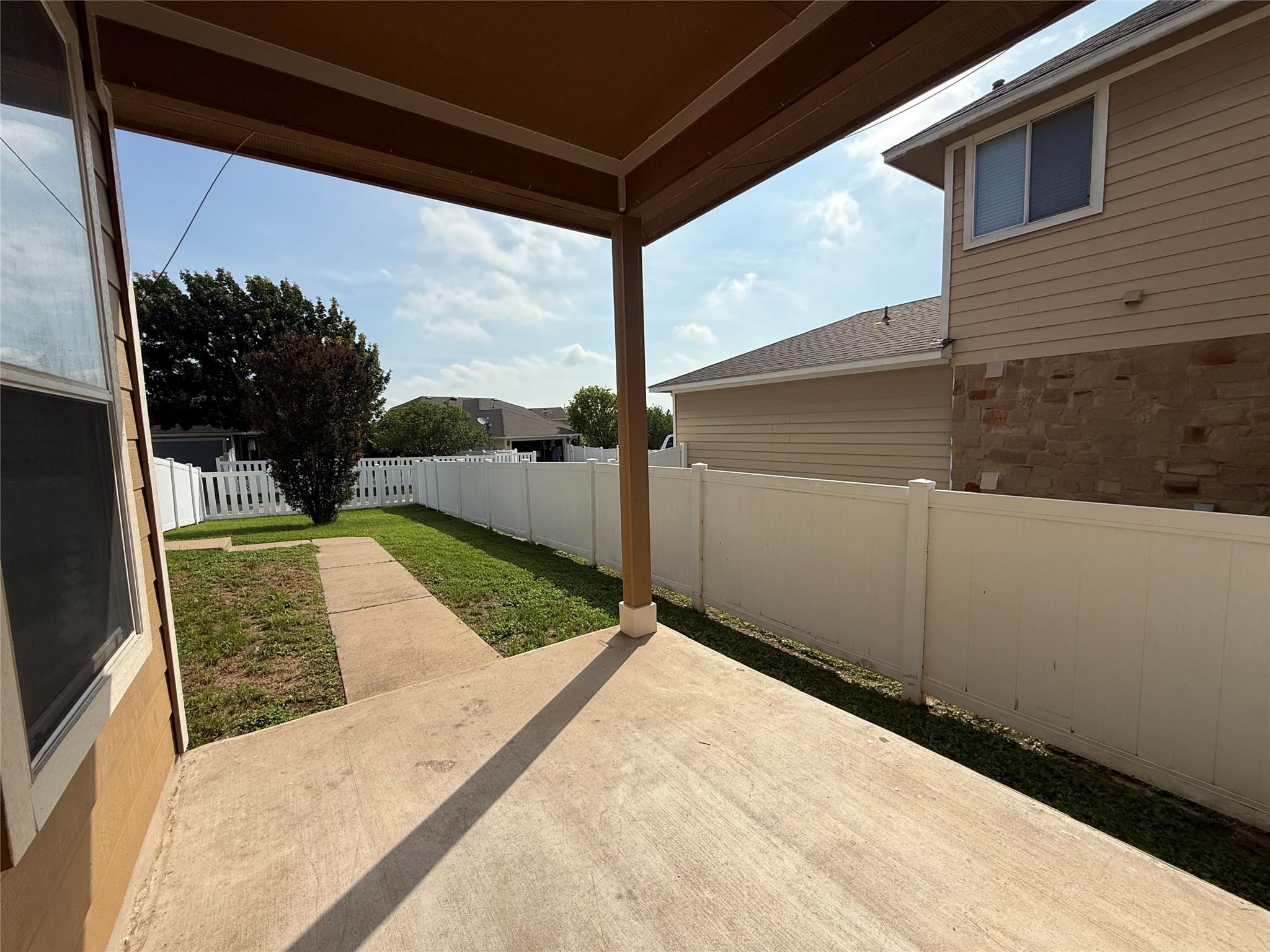 104 Lava Bed Dr, Pflugerville, TX 78660