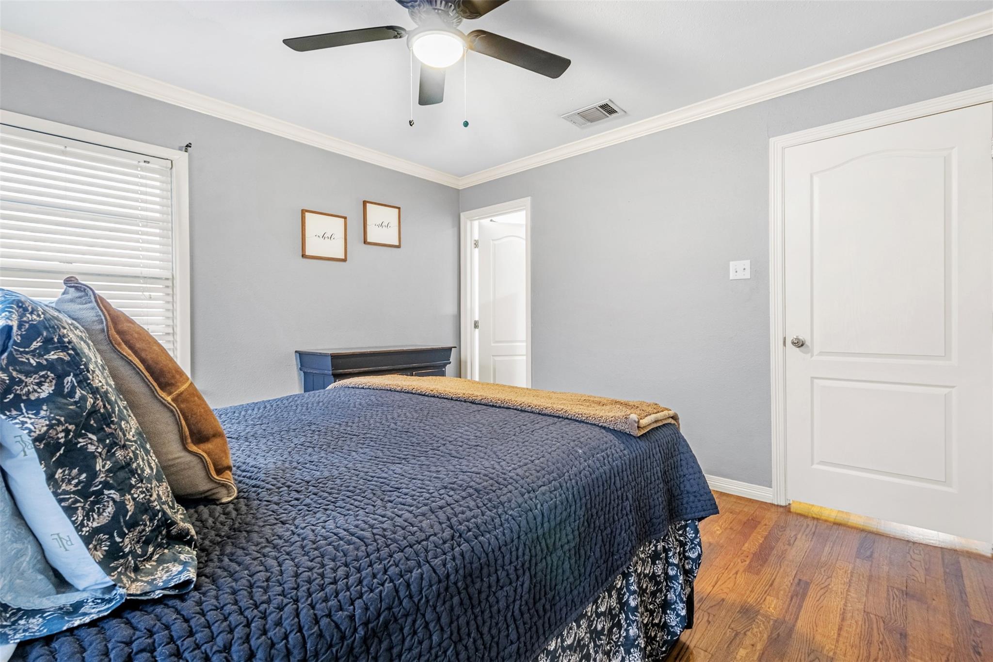 1011 Gilmore St, Taylor, TX 76574