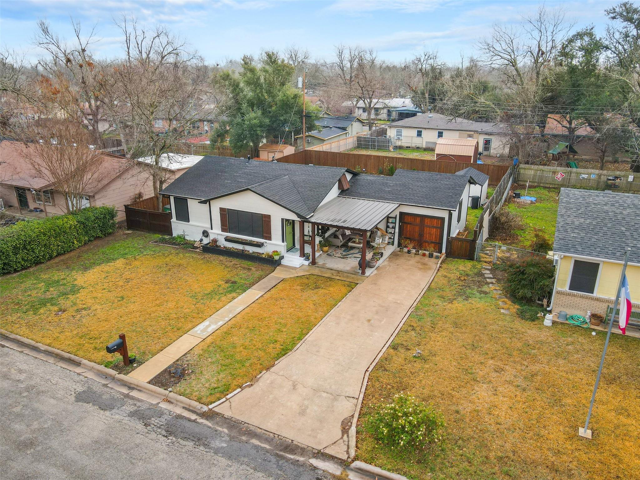 1011 Gilmore St, Taylor, TX 76574