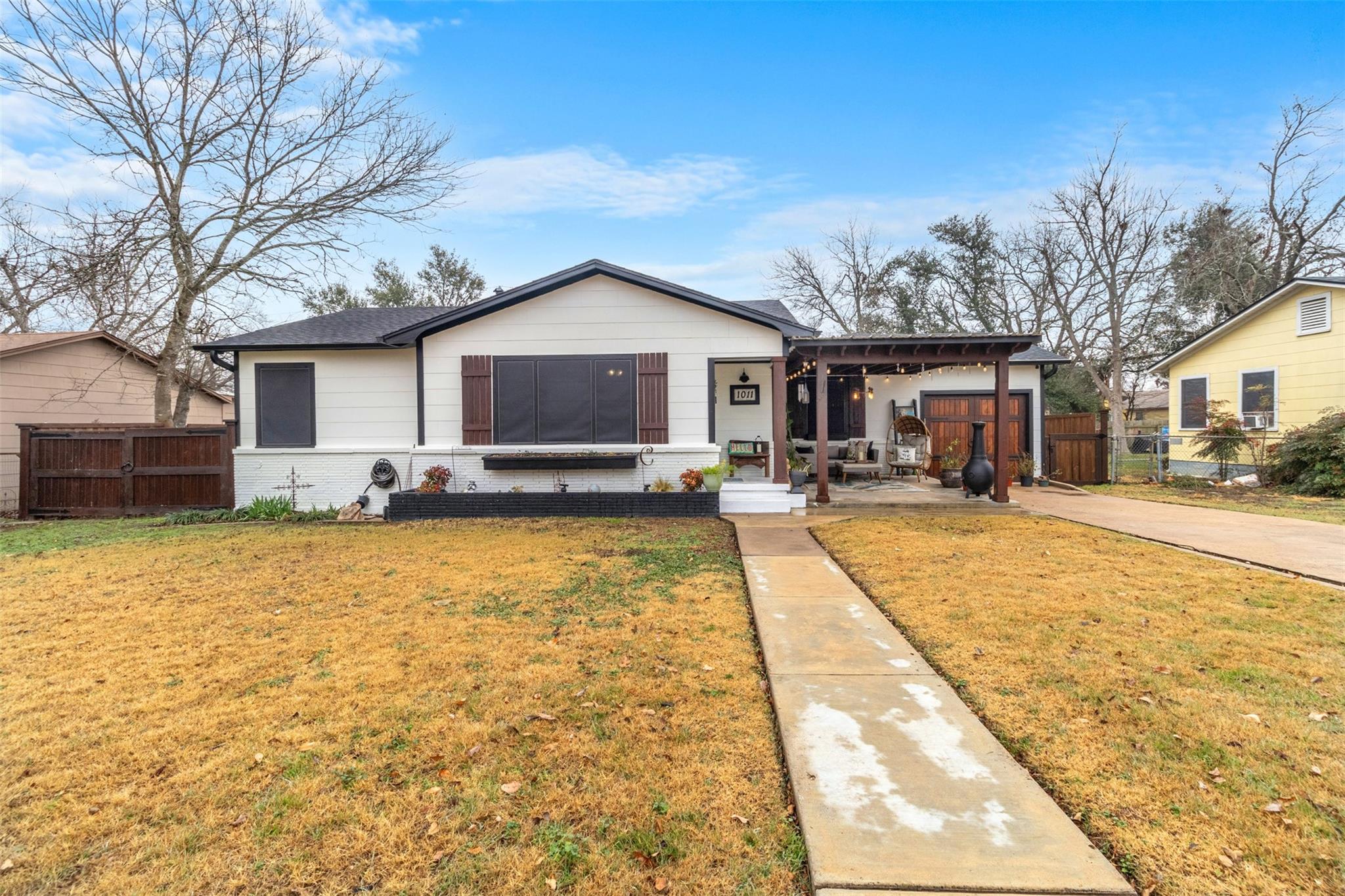 1011 Gilmore St, Taylor, TX 76574