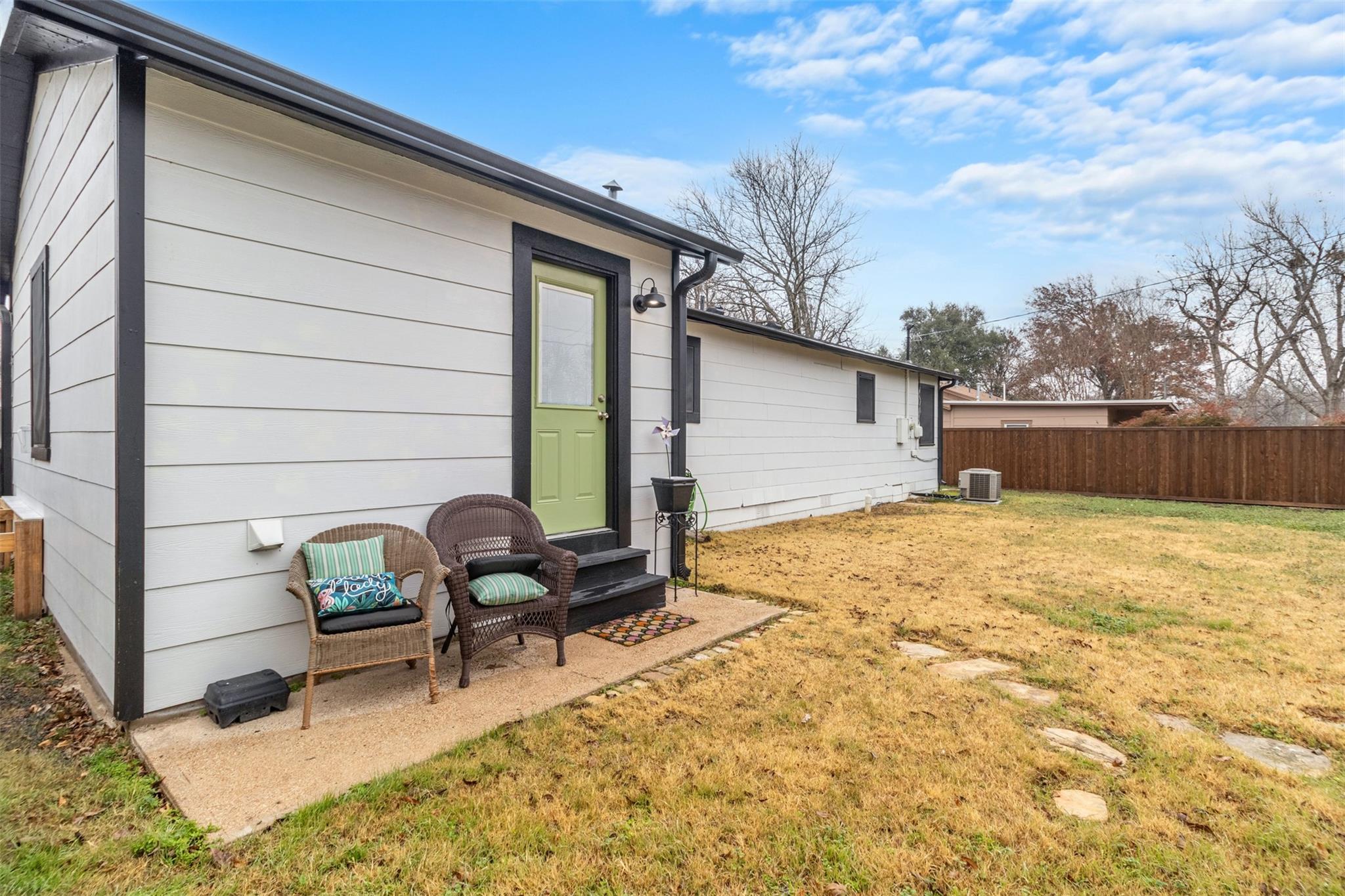 1011 Gilmore St, Taylor, TX 76574