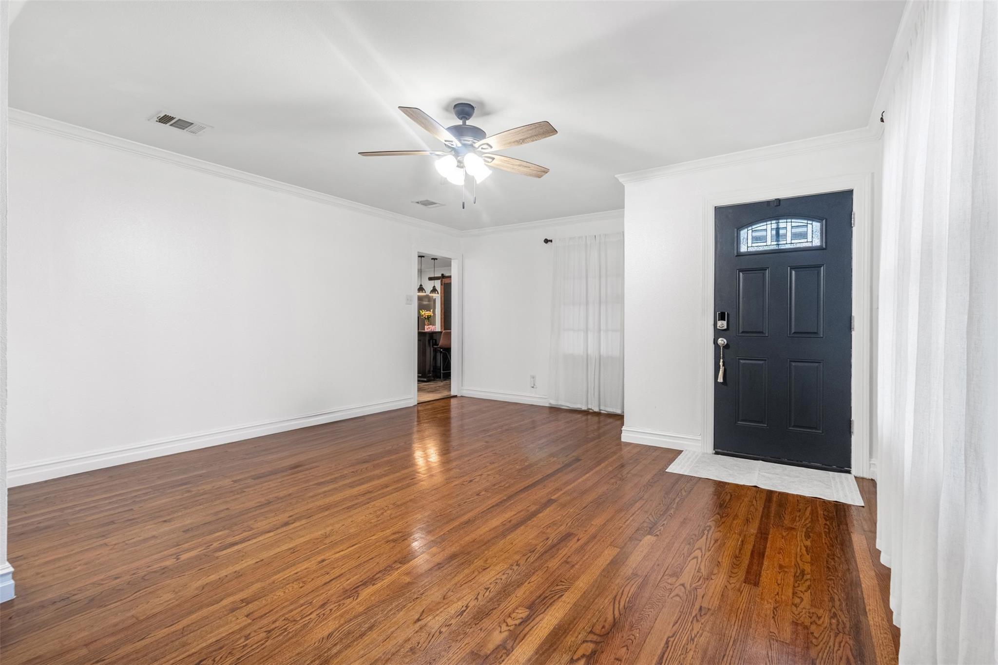1011 Gilmore St, Taylor, TX 76574
