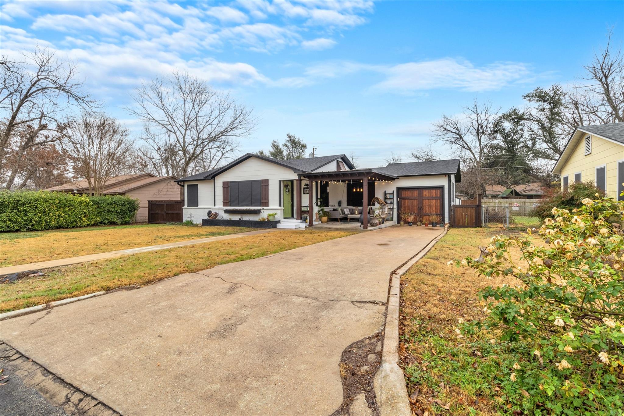 1011 Gilmore St, Taylor, TX 76574