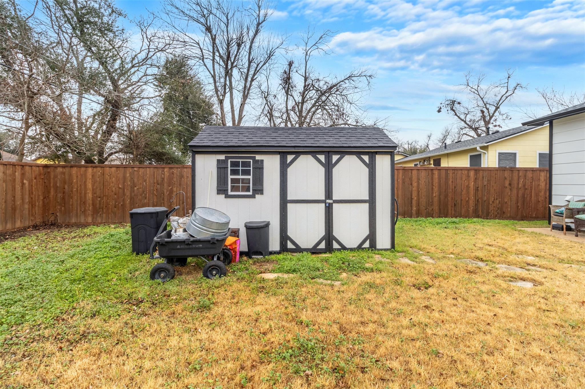 1011 Gilmore St, Taylor, TX 76574