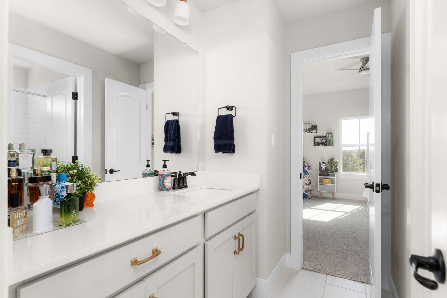 137 Crescent Moon Ct, Dripping Springs, TX 78620