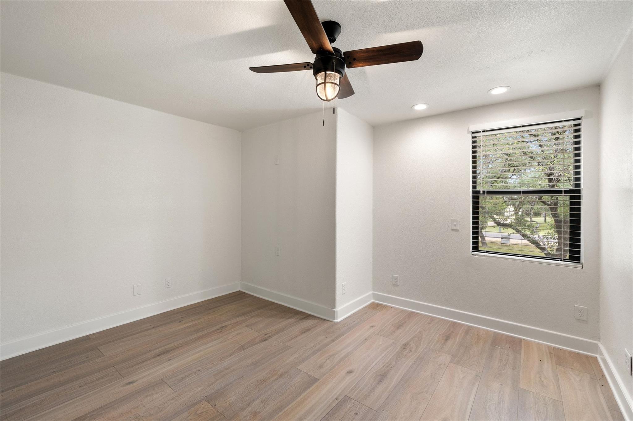 607 Liveoak Dr, Johnson City, TX 78636