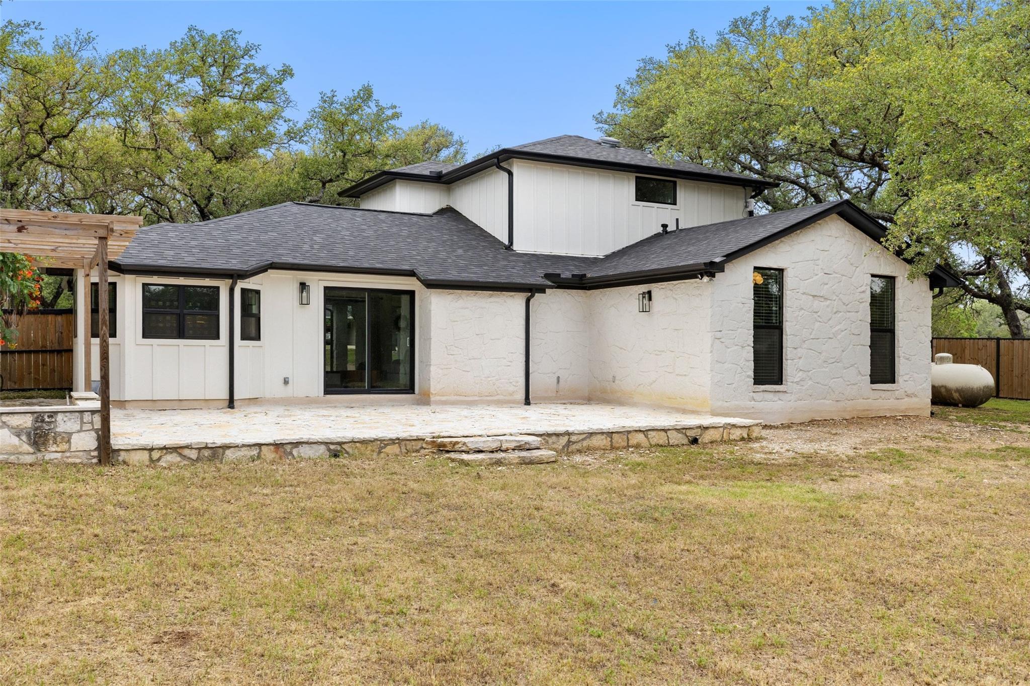 607 Liveoak Dr, Johnson City, TX 78636
