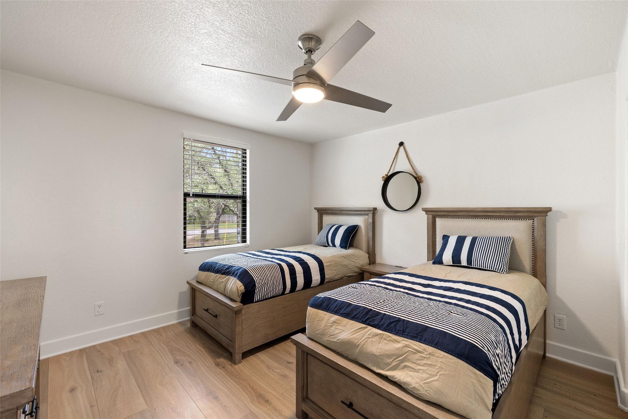 607 Liveoak Dr, Johnson City, TX 78636