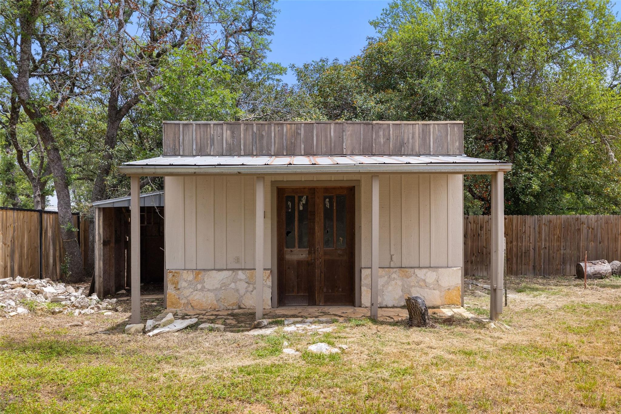 607 Liveoak Dr, Johnson City, TX 78636
