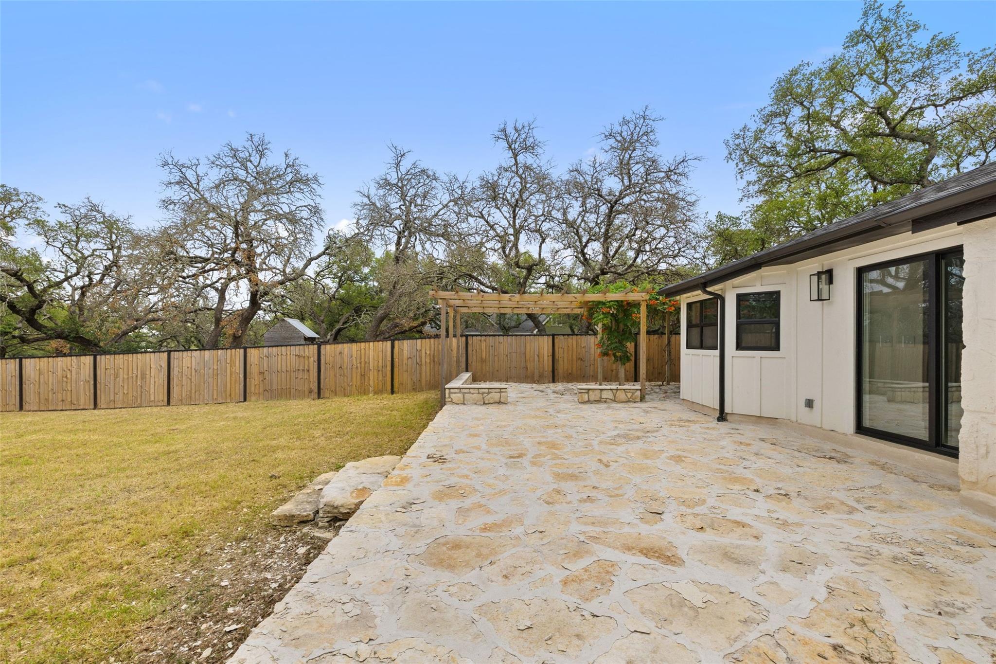 607 Liveoak Dr, Johnson City, TX 78636