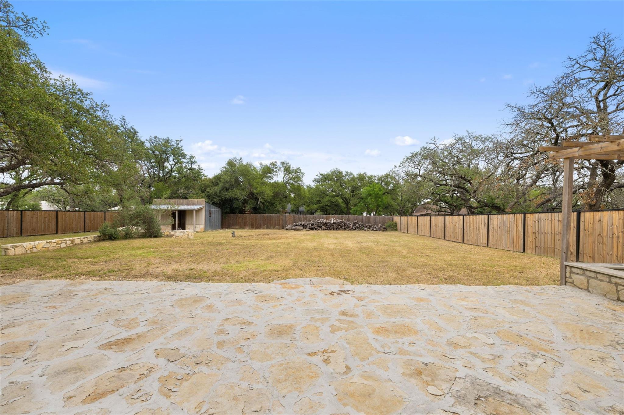 607 Liveoak Dr, Johnson City, TX 78636