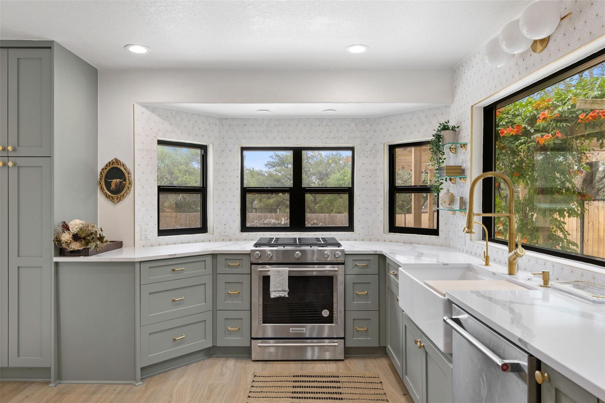 607 Liveoak Dr, Johnson City, TX 78636