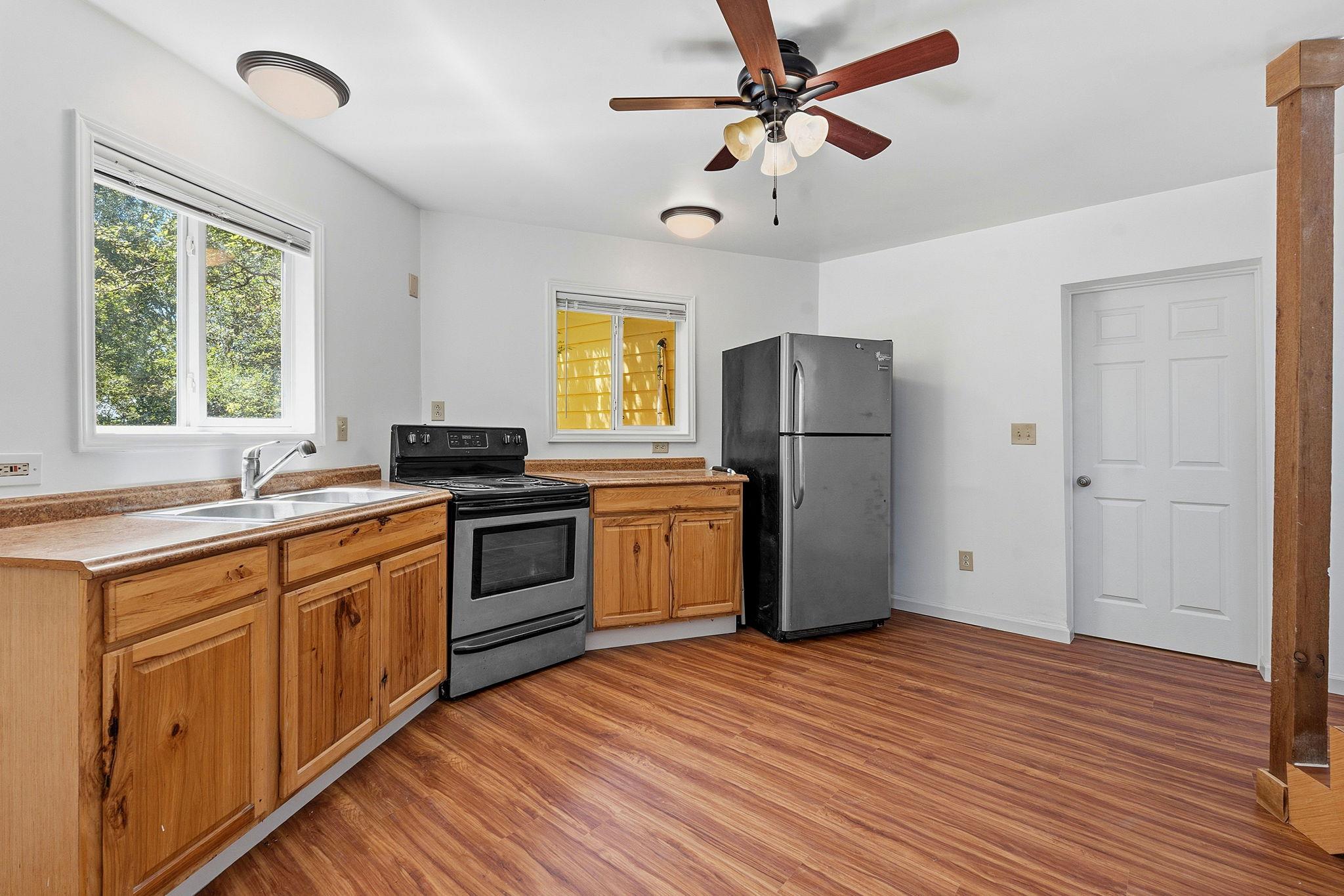 1998 Upper Elgin River Rd, Elgin, TX 78621