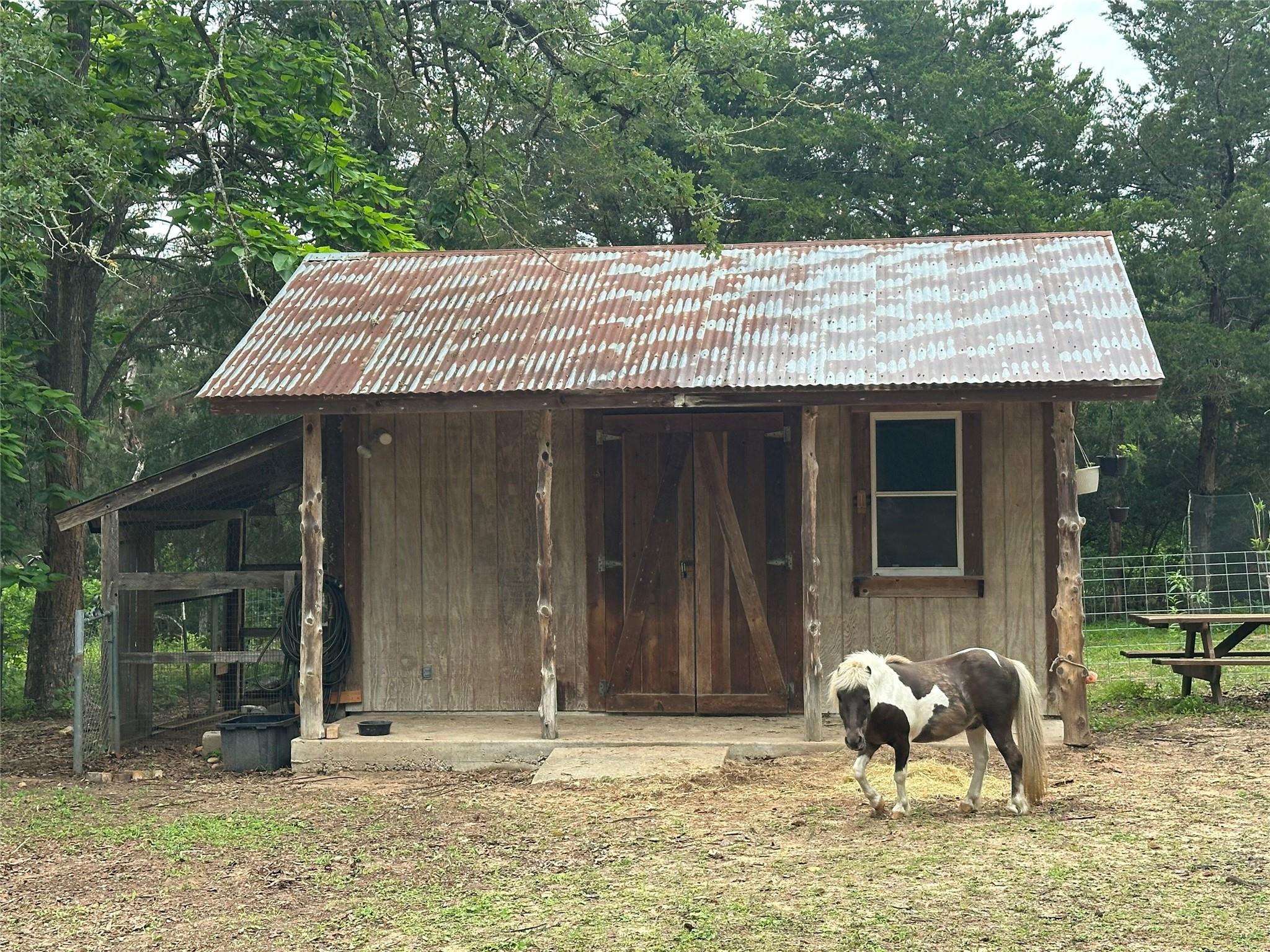 1053 E County Road F, Lexington, TX 78947