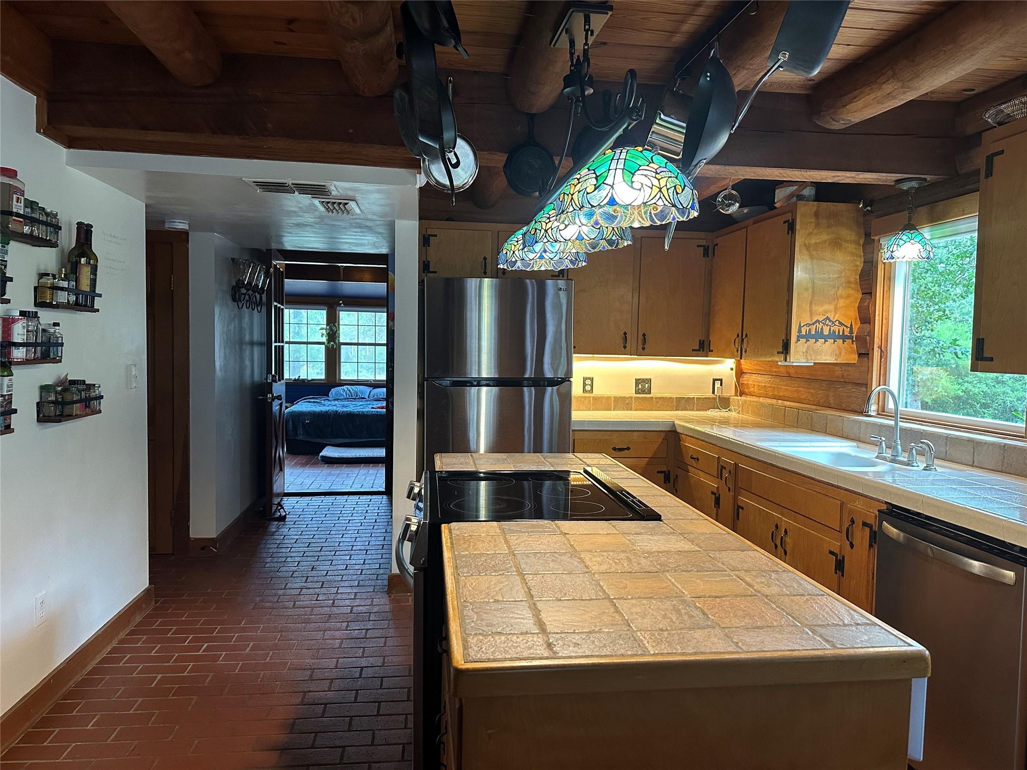 1053 E County Road F, Lexington, TX 78947