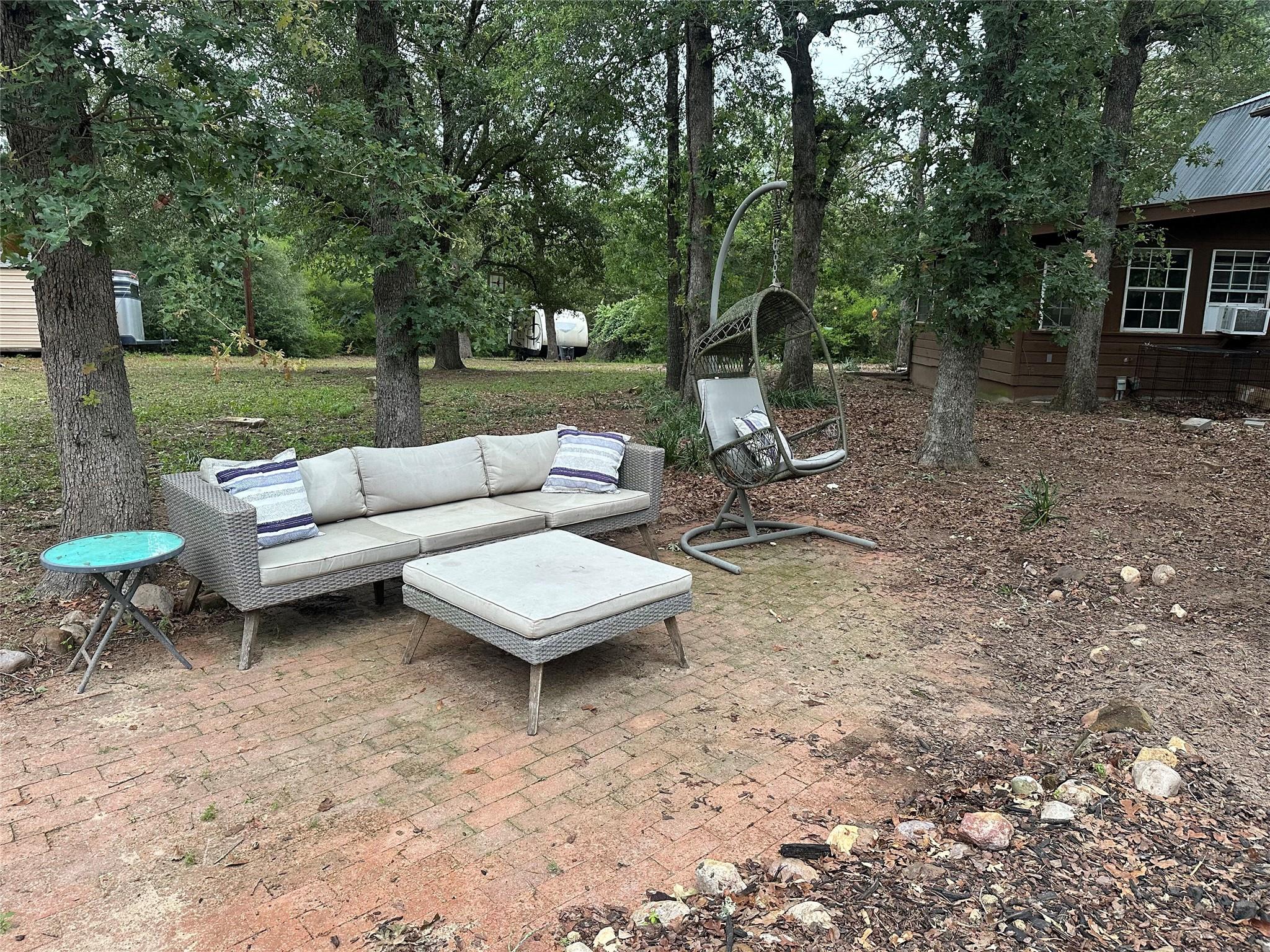 1053 E County Road F, Lexington, TX 78947