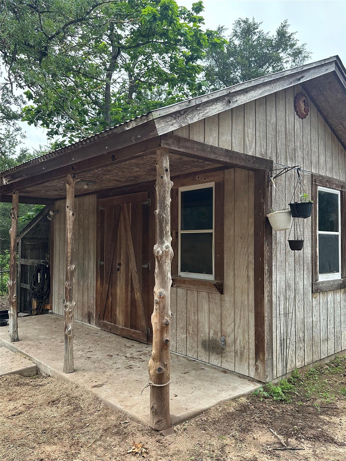 1053 E County Road F, Lexington, TX 78947