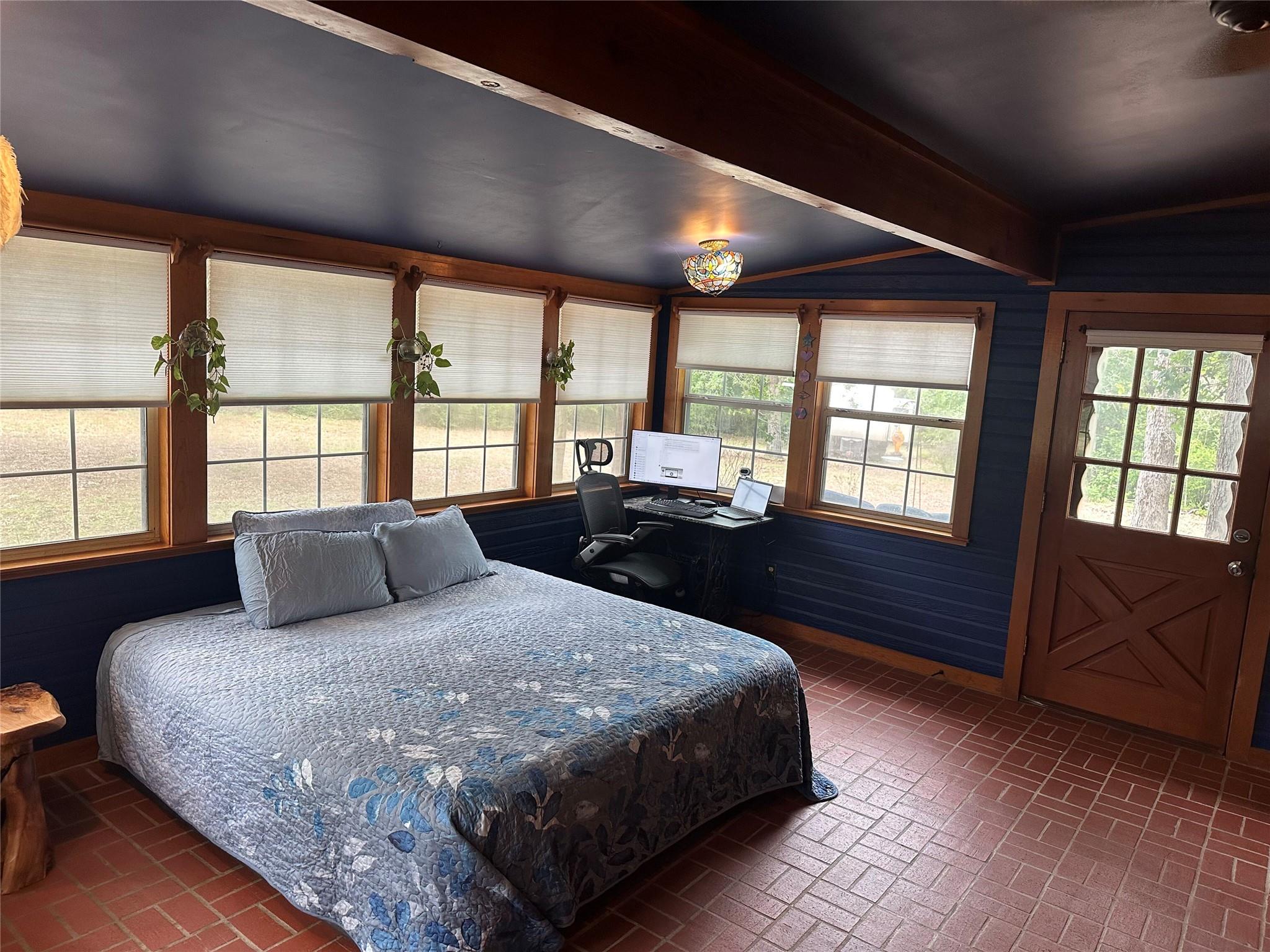 1053 E County Road F, Lexington, TX 78947