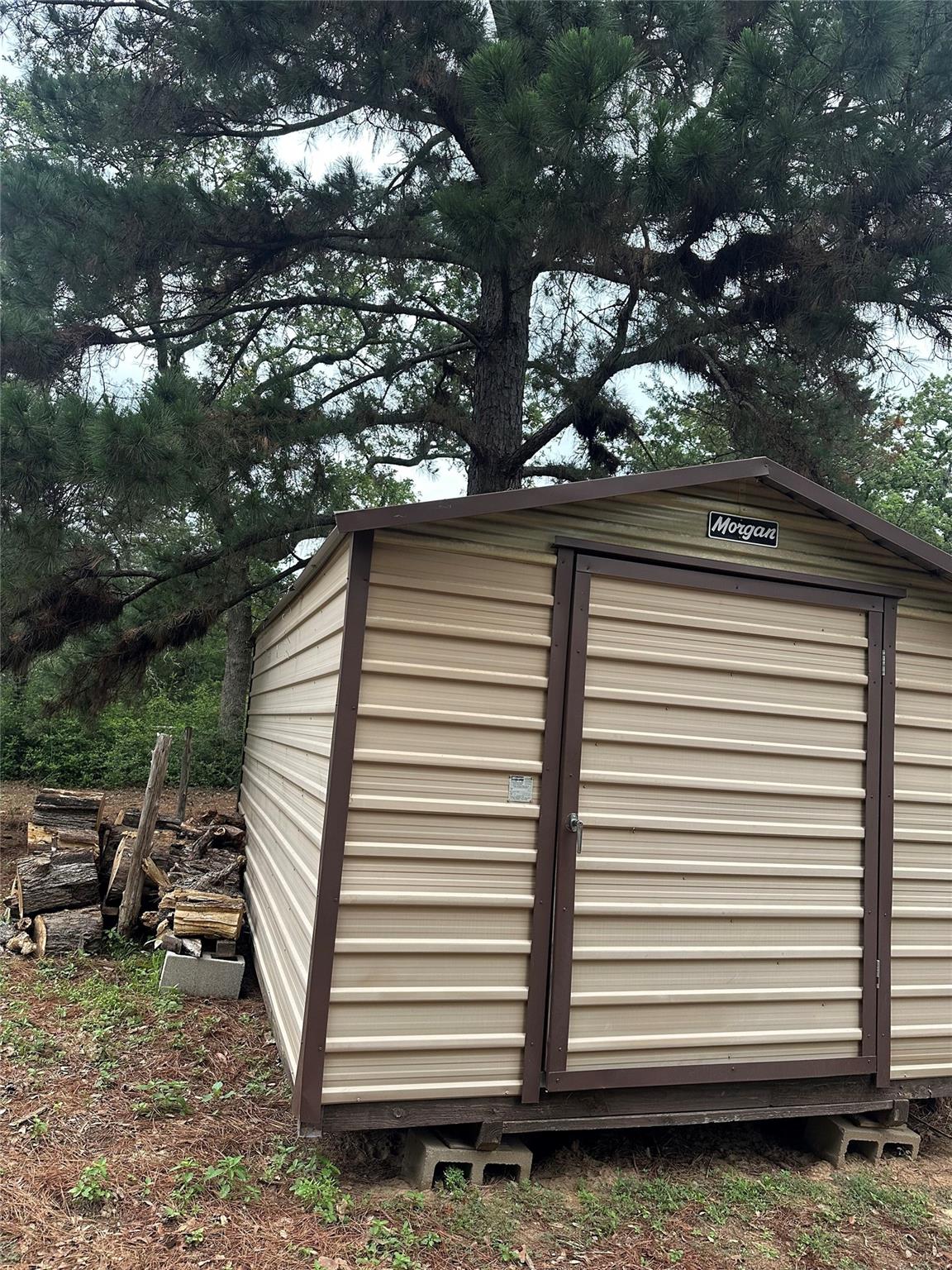 1053 E County Road F, Lexington, TX 78947