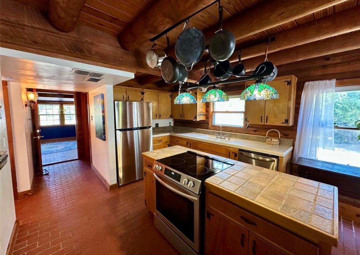 1053 E County Road F, Lexington, TX 78947