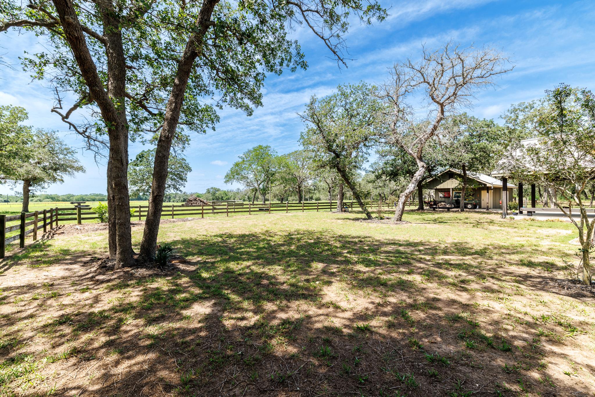 605 Fm 1682, Leesville, TX 78122