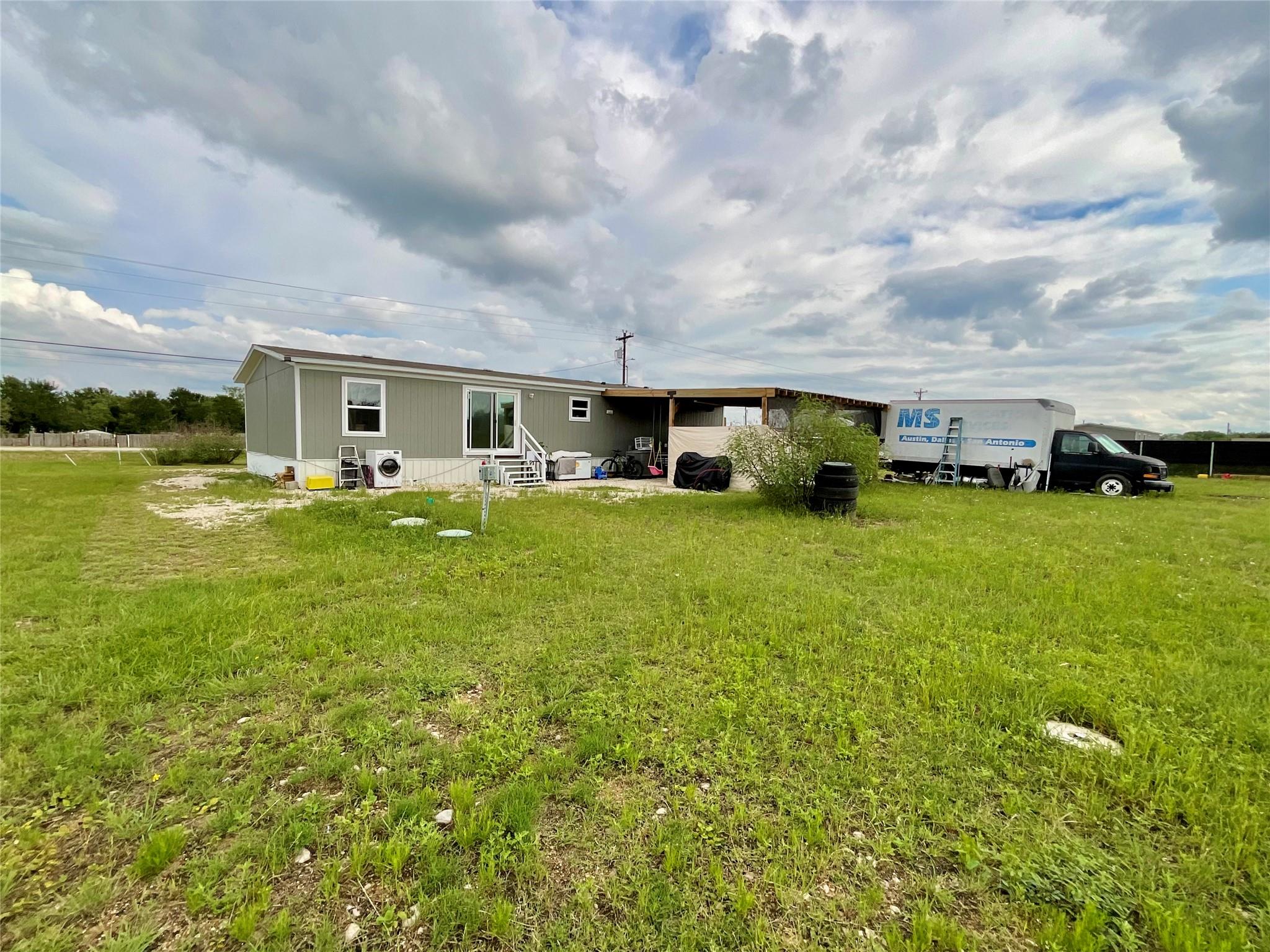 128 Ciervo St, Cedar Creek, TX 78612