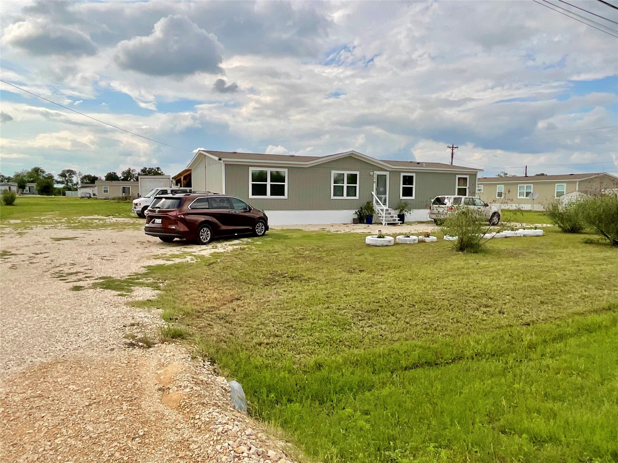 128 Ciervo St, Cedar Creek, TX 78612