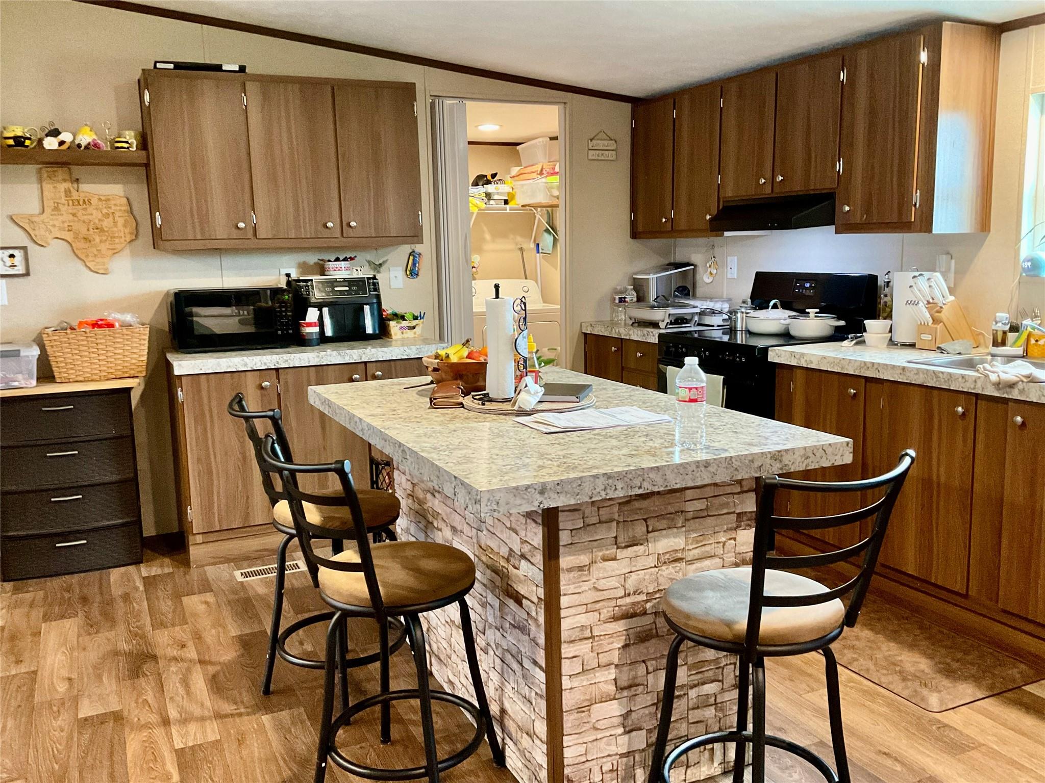 128 Ciervo St, Cedar Creek, TX 78612