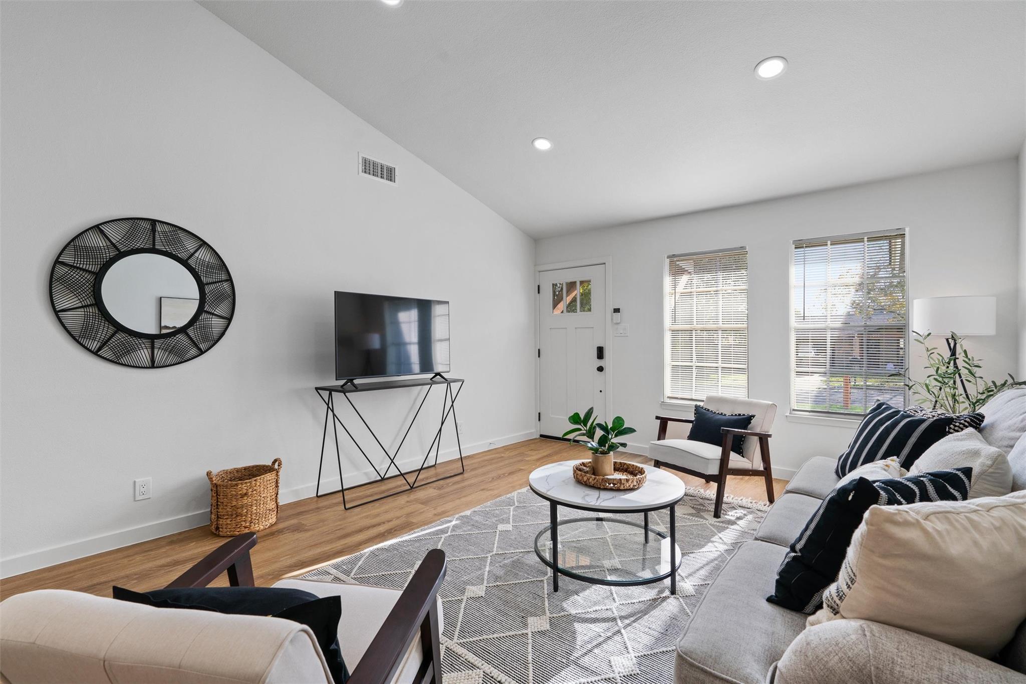 800 Huntingdon Pl, Austin, TX 78745