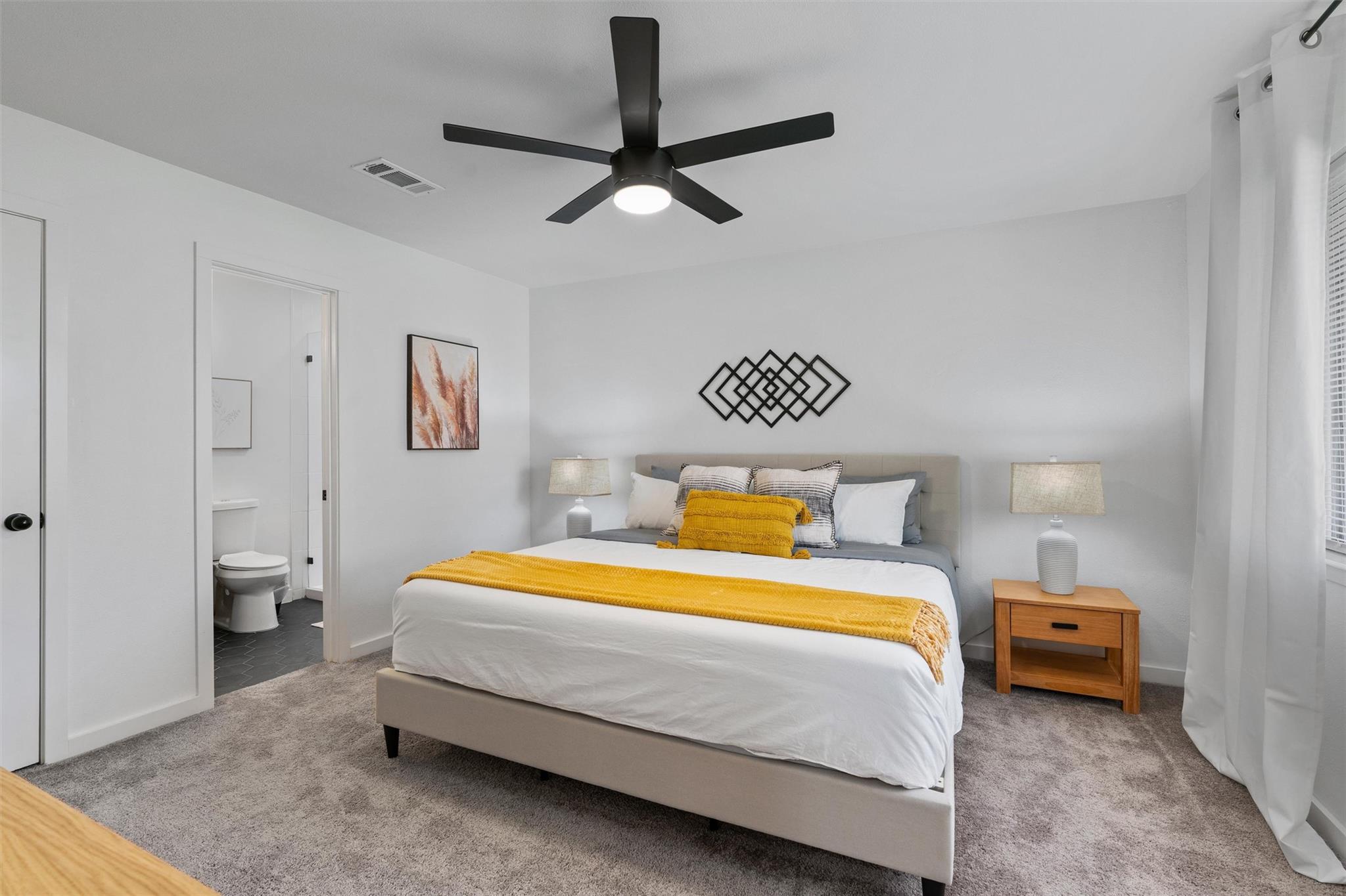 800 Huntingdon Pl, Austin, TX 78745