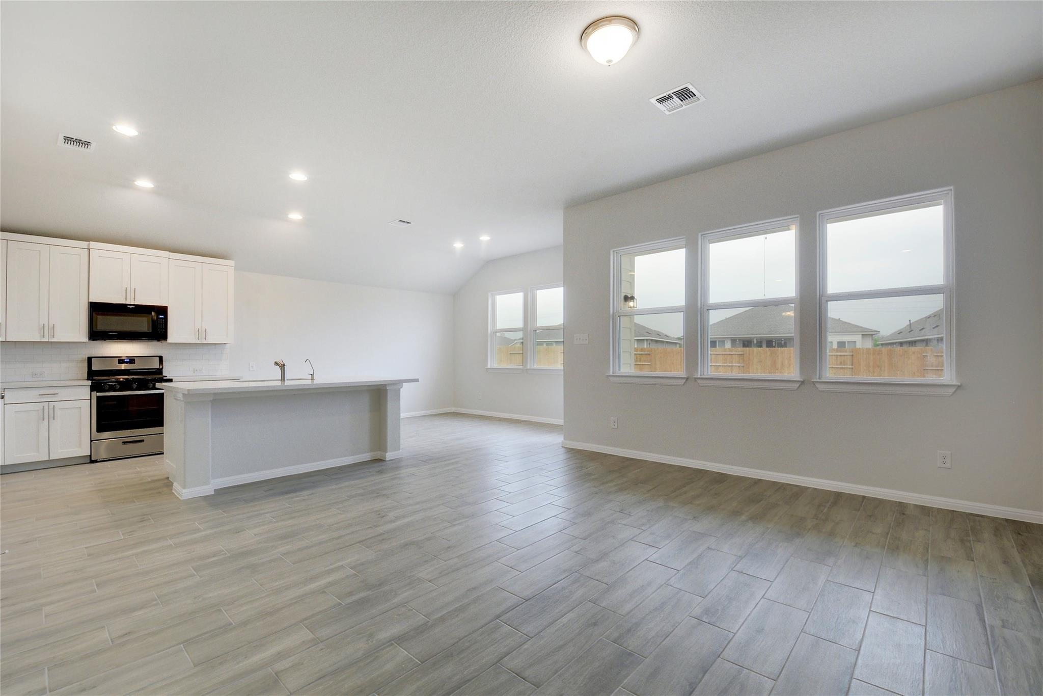 134 Edgewater Trl, Bastrop, TX 78602