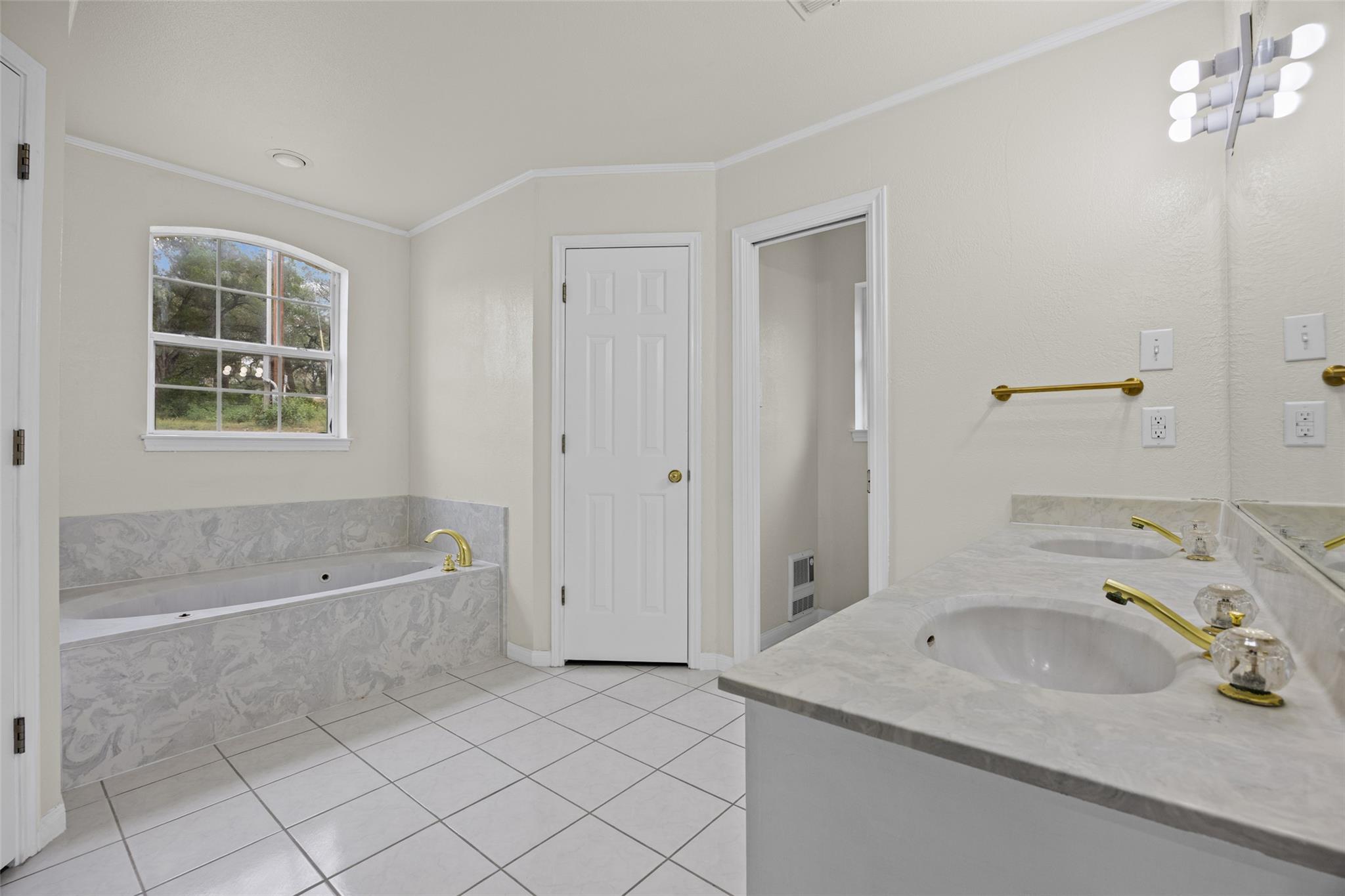4205 Park Dr, Lago Vista, TX 78645