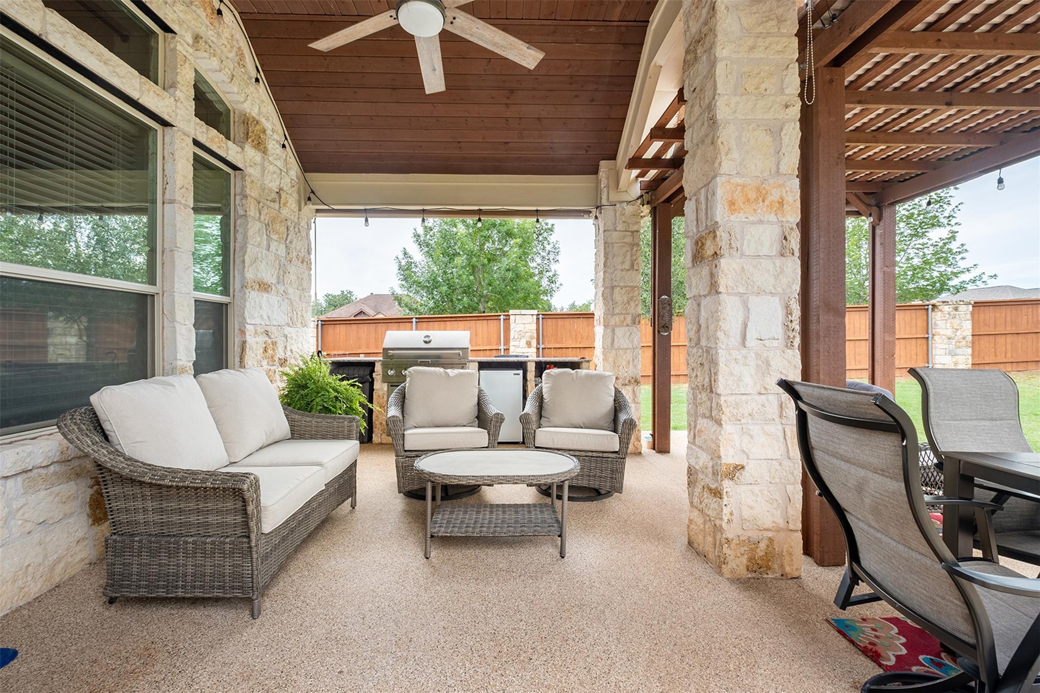 102 McCoy Cir, Bastrop, TX 78602