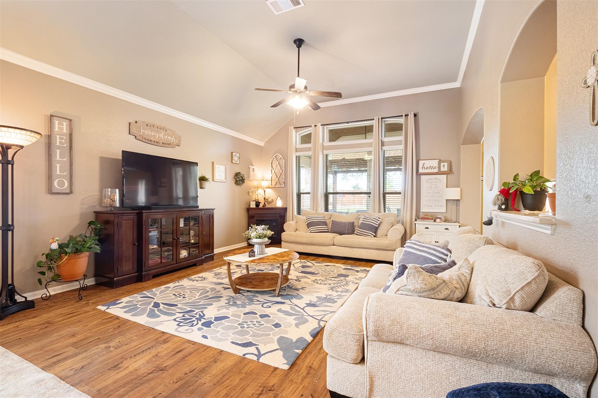 102 McCoy Cir, Bastrop, TX 78602