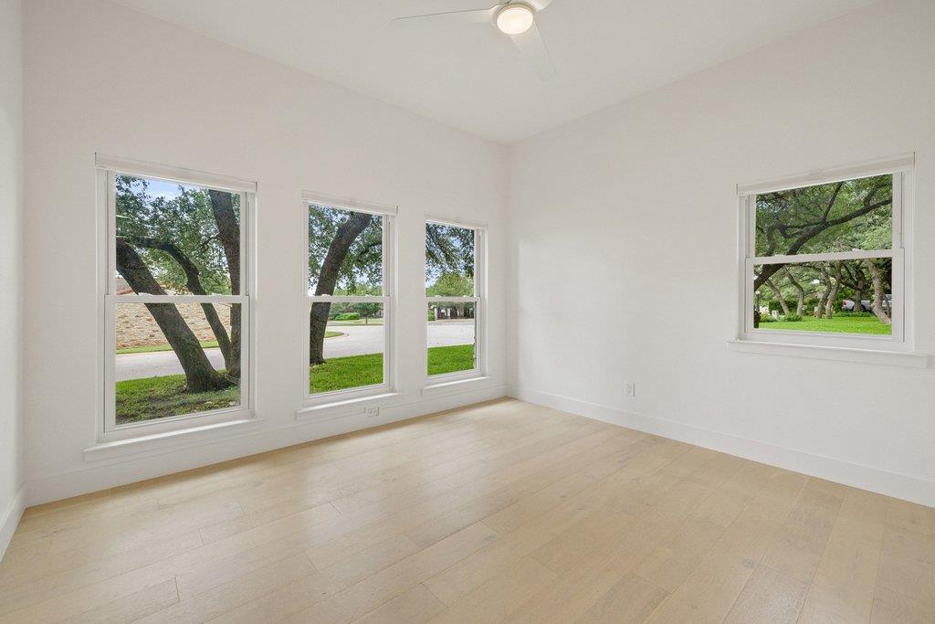 201 Crescent Blf, Lakeway, TX 78734