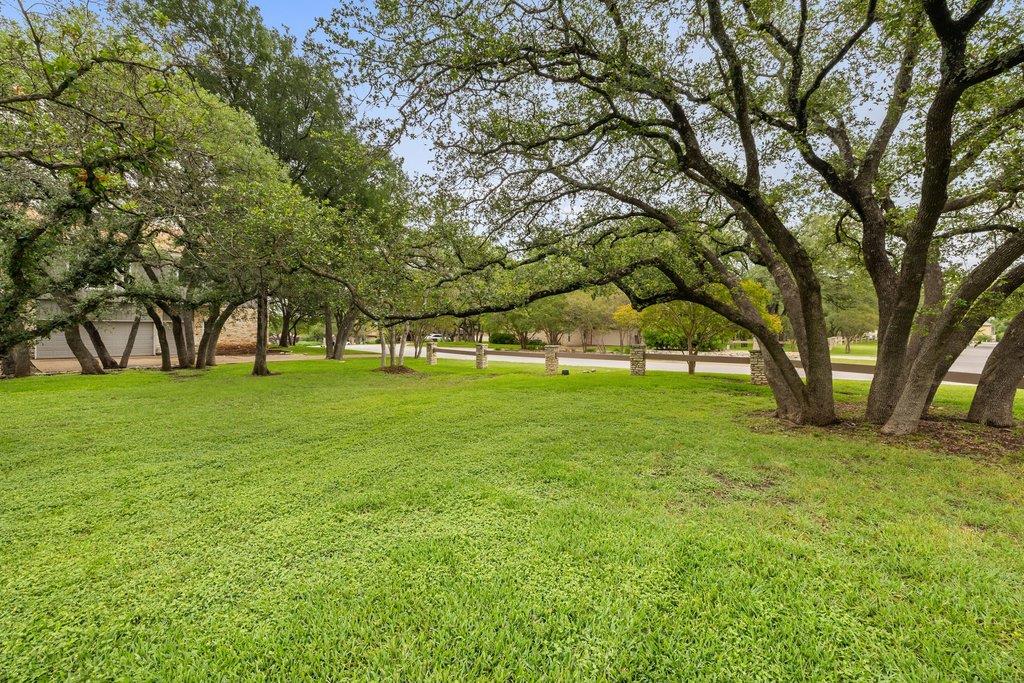 201 Crescent Blf, Lakeway, TX 78734