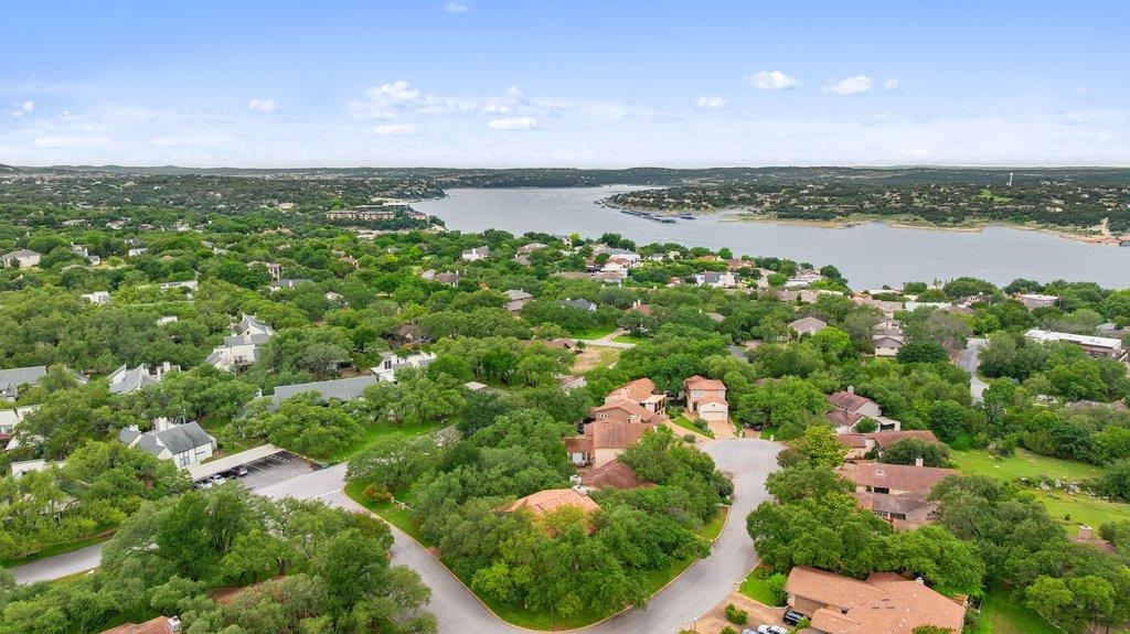 201 Crescent Blf, Lakeway, TX 78734