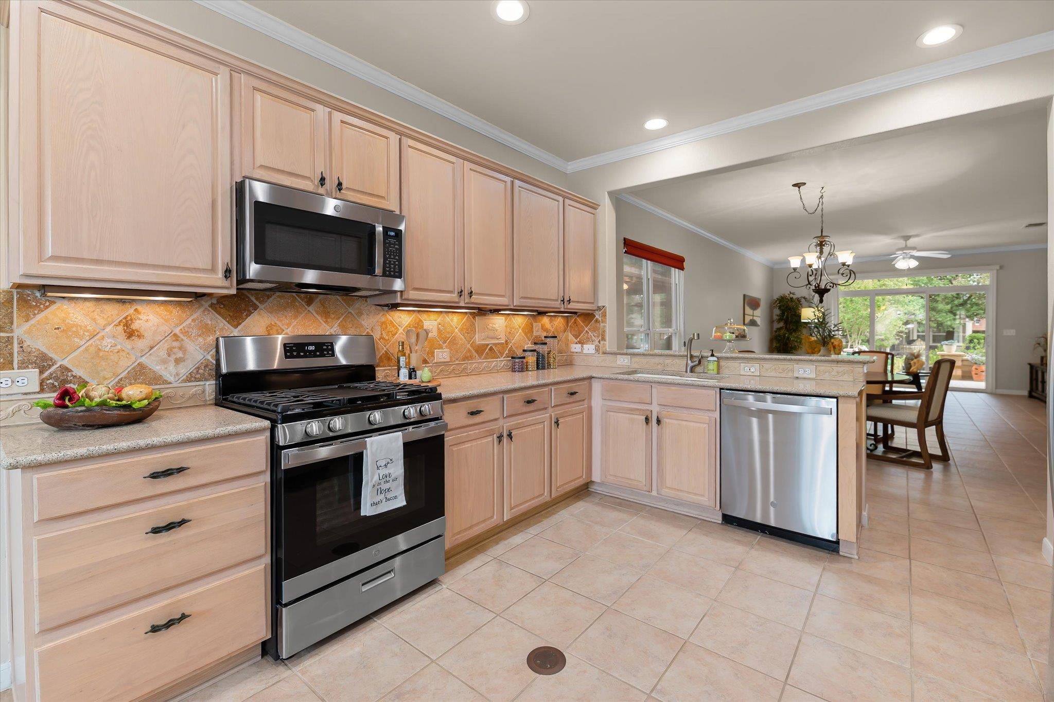 402 Deer Meadow Cir, Georgetown, TX 78633