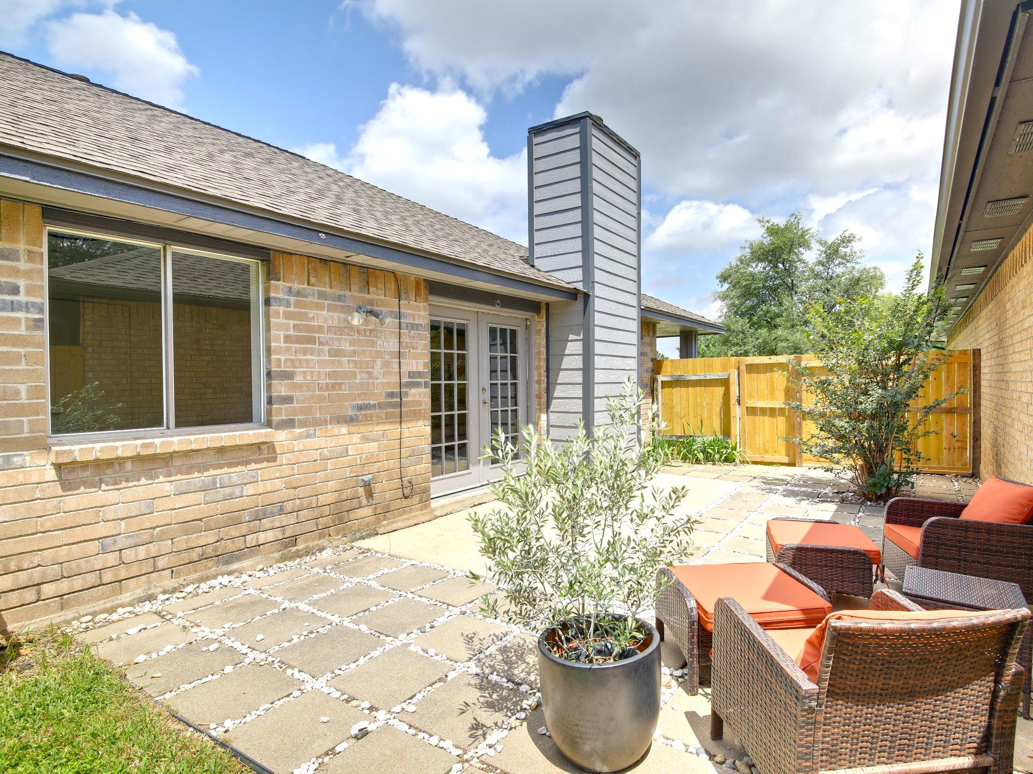 603 Saunders Dr, Round Rock, TX 78664