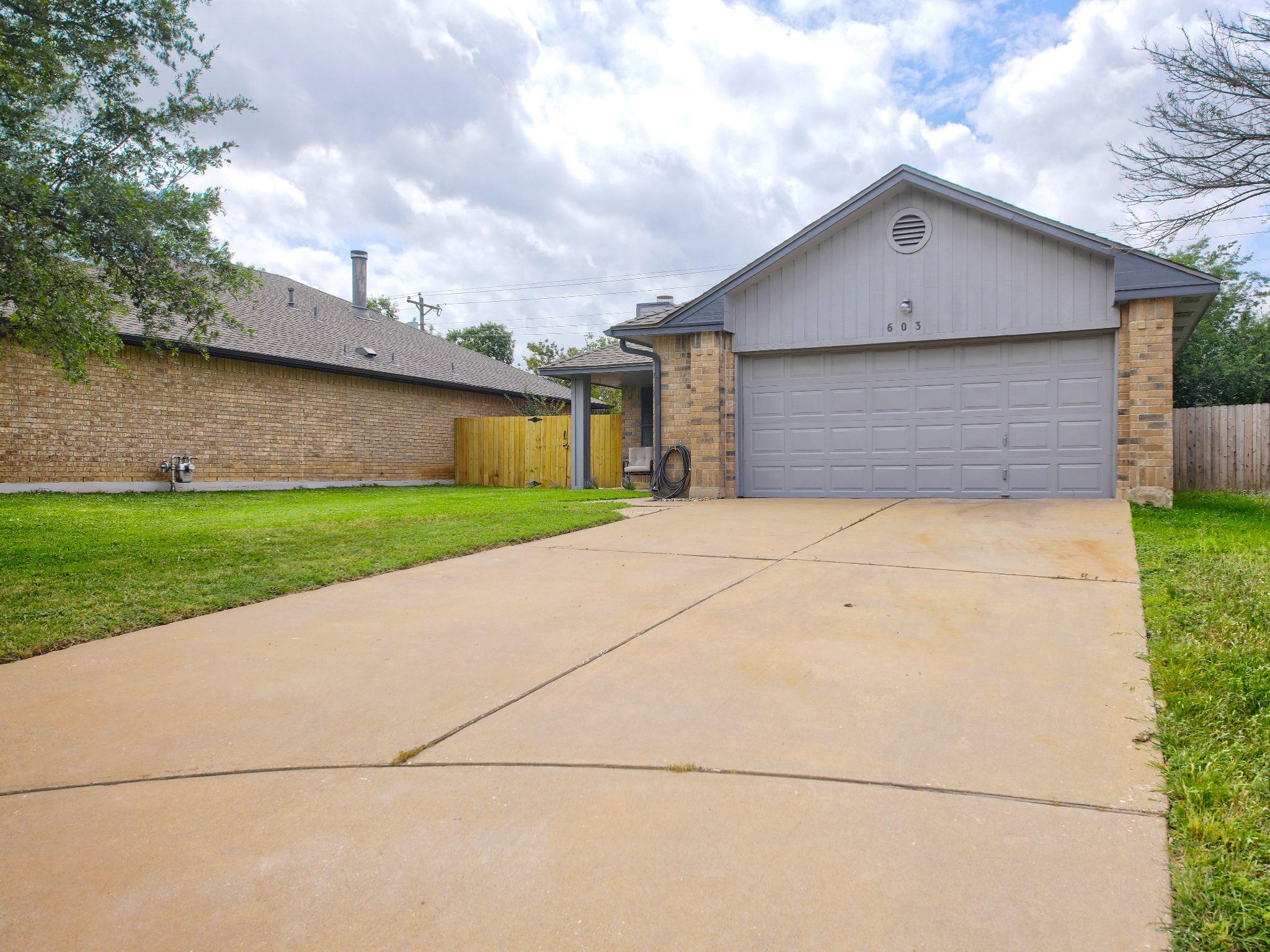 603 Saunders Dr, Round Rock, TX 78664