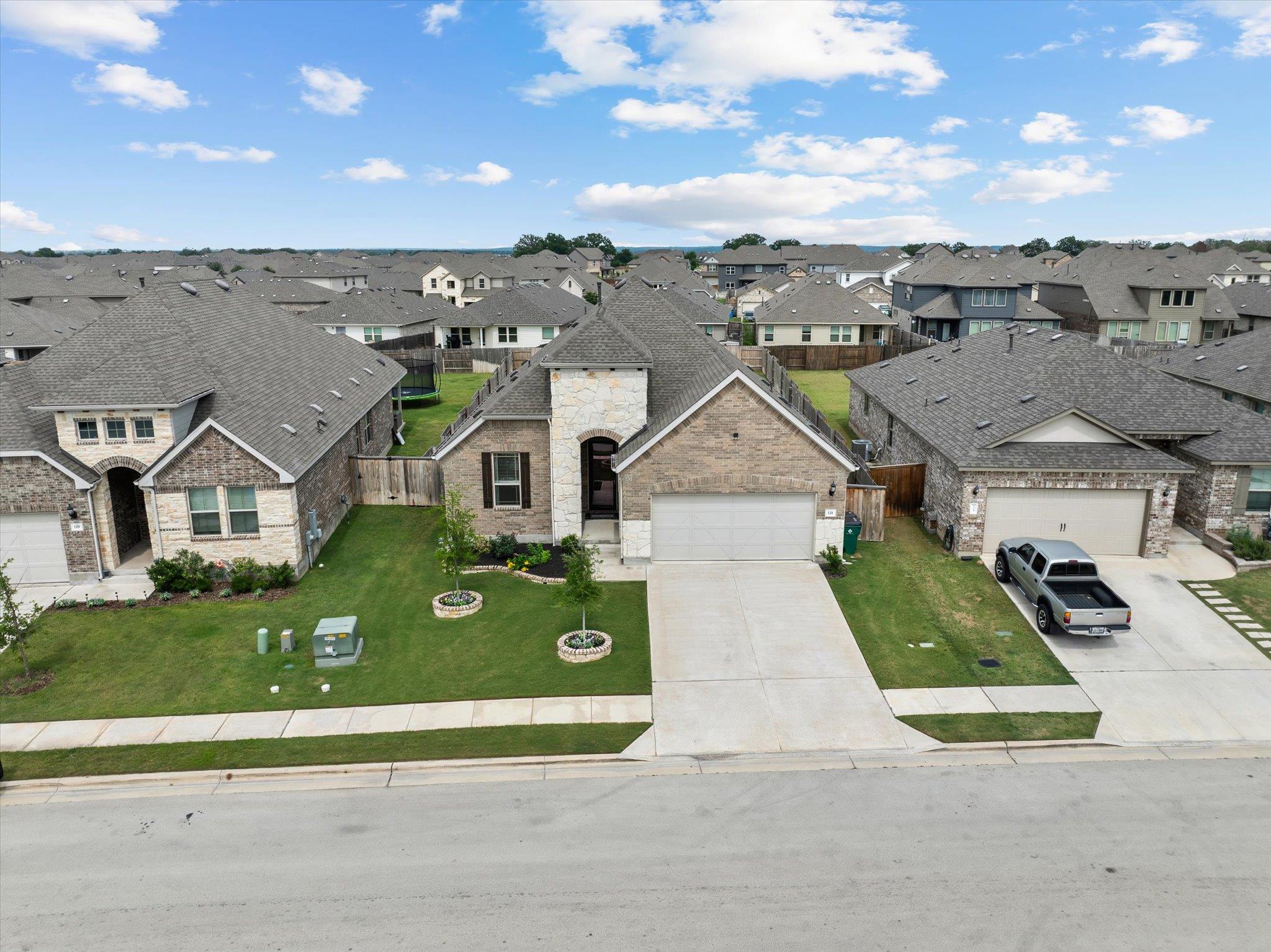 121 Shagbark Trl, Bastrop, TX 78602