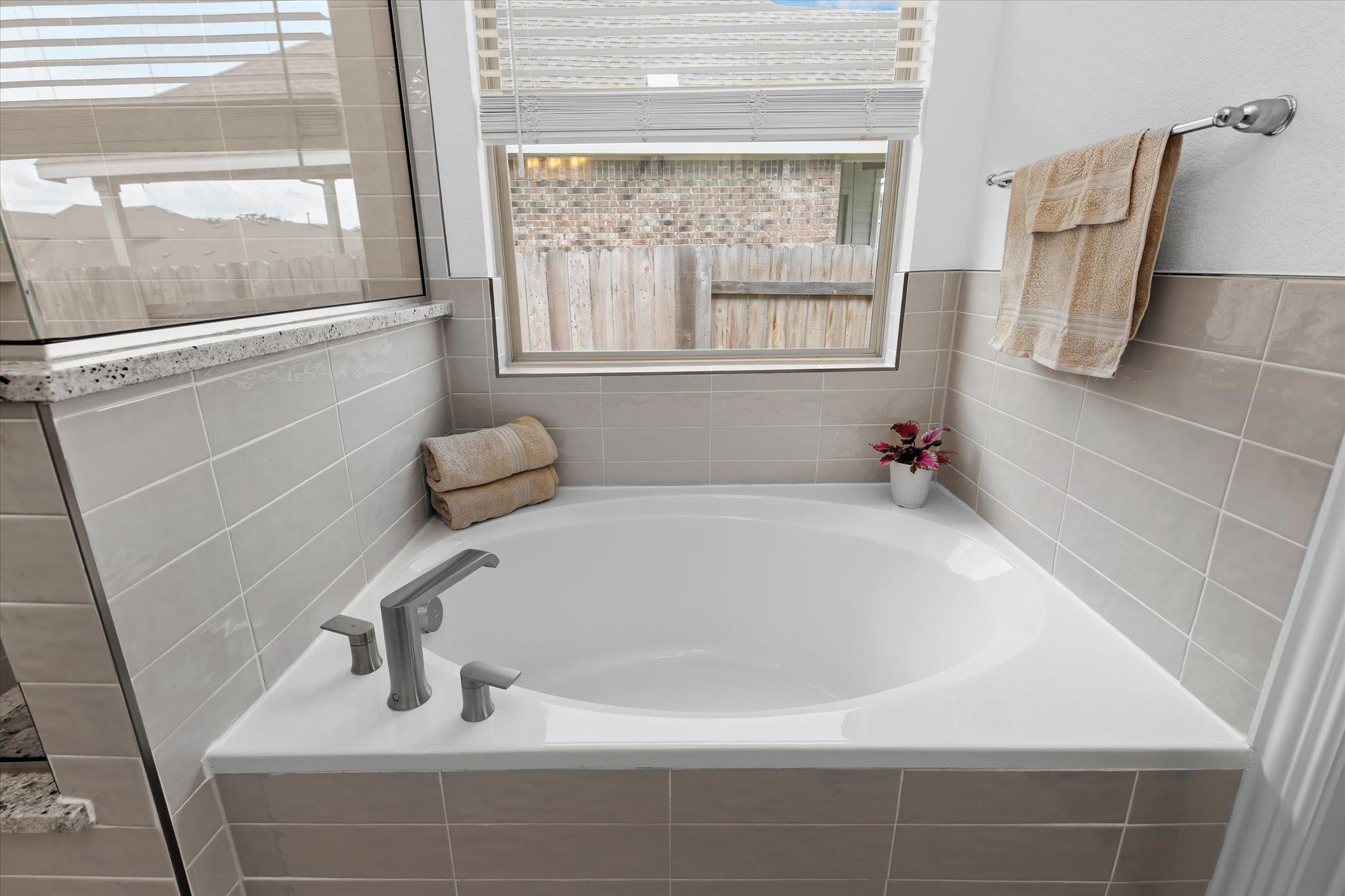 121 Shagbark Trl, Bastrop, TX 78602