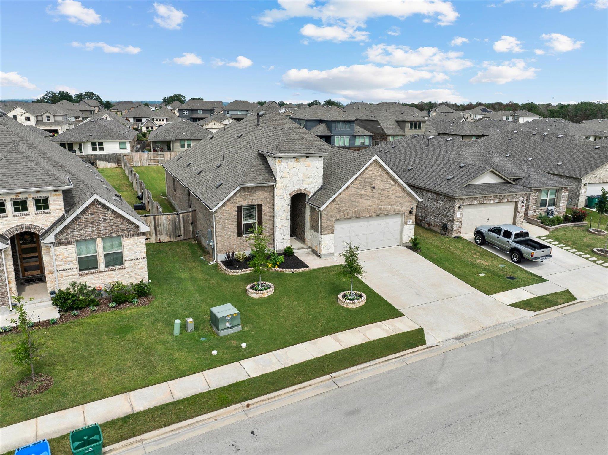 121 Shagbark Trl, Bastrop, TX 78602