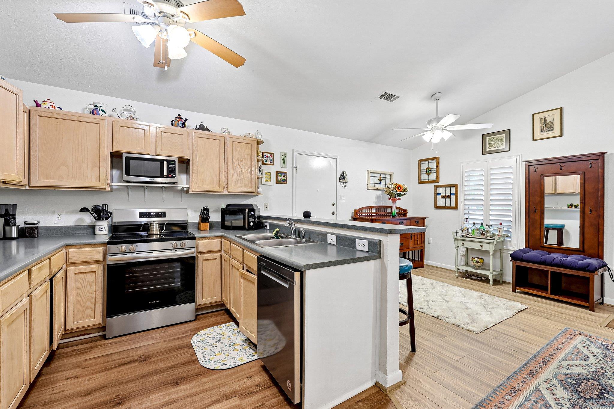 94 Louise St, Elgin, TX 78621