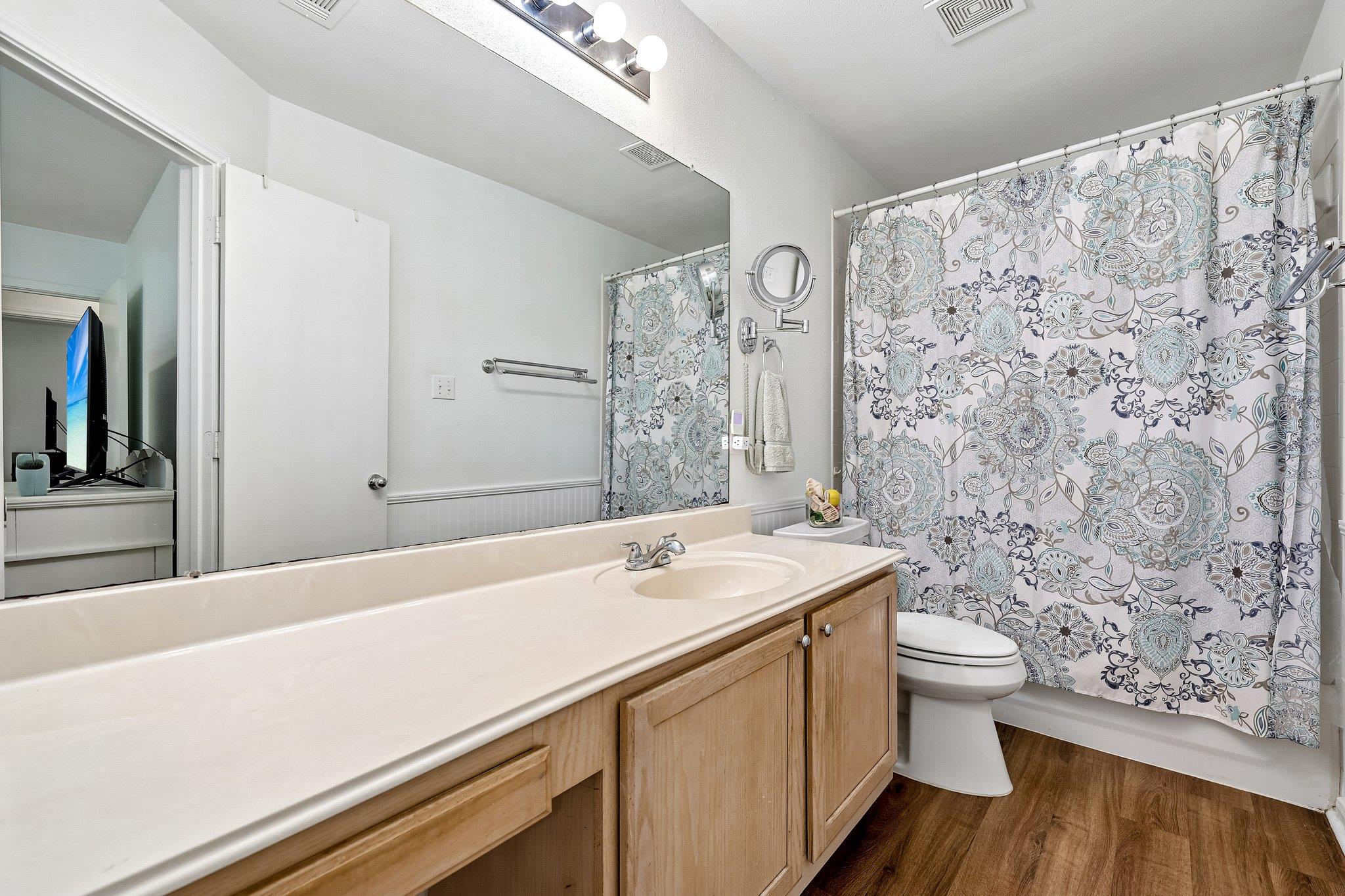 94 Louise St, Elgin, TX 78621